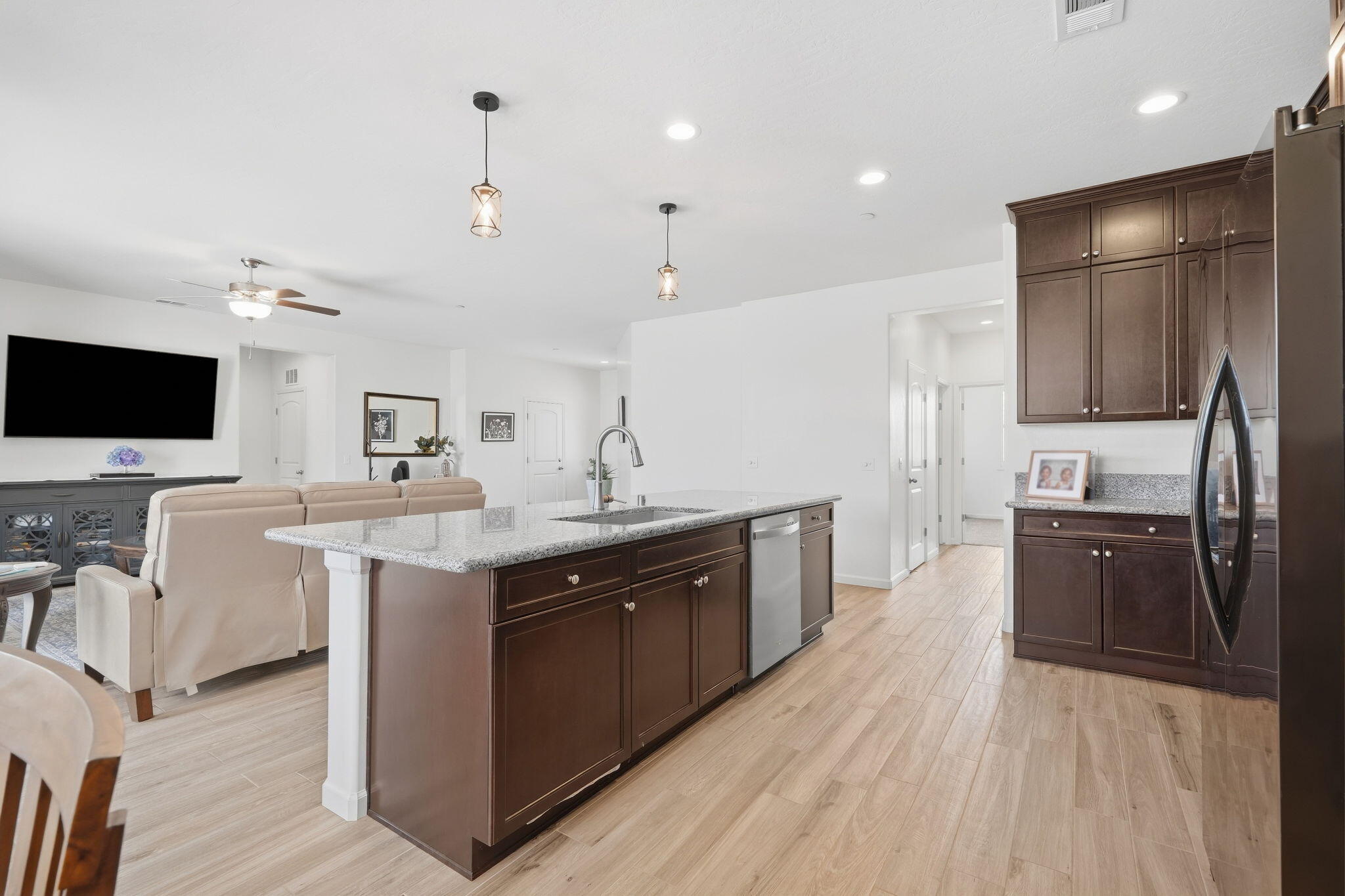 148 S Boise Ct, Visalia, CA 93291