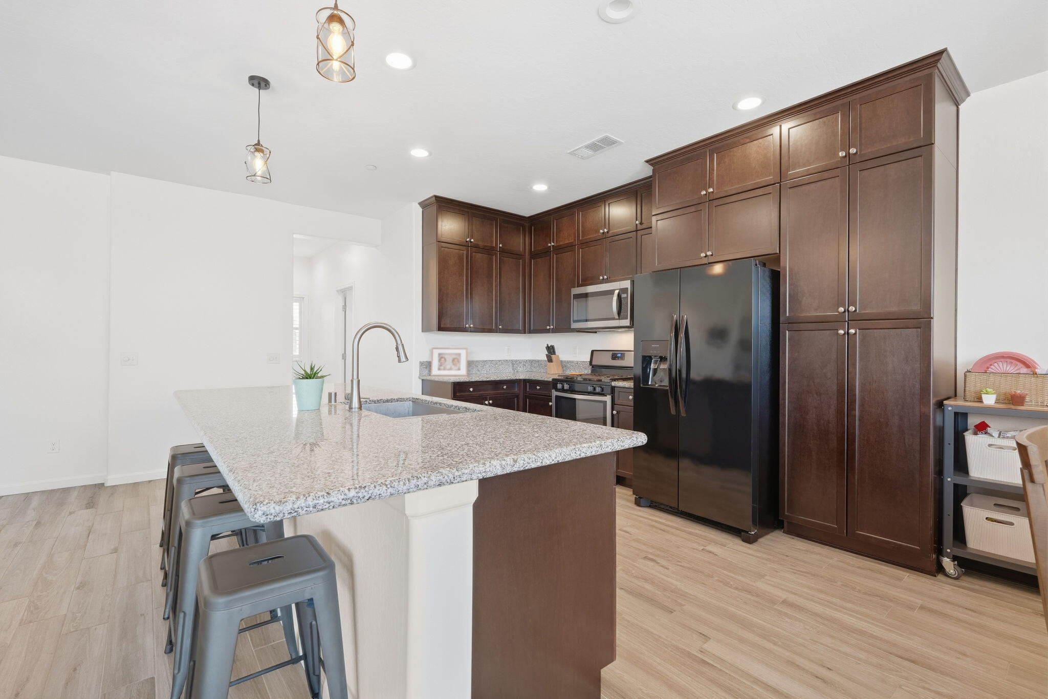 148 S Boise Ct, Visalia, CA 93291