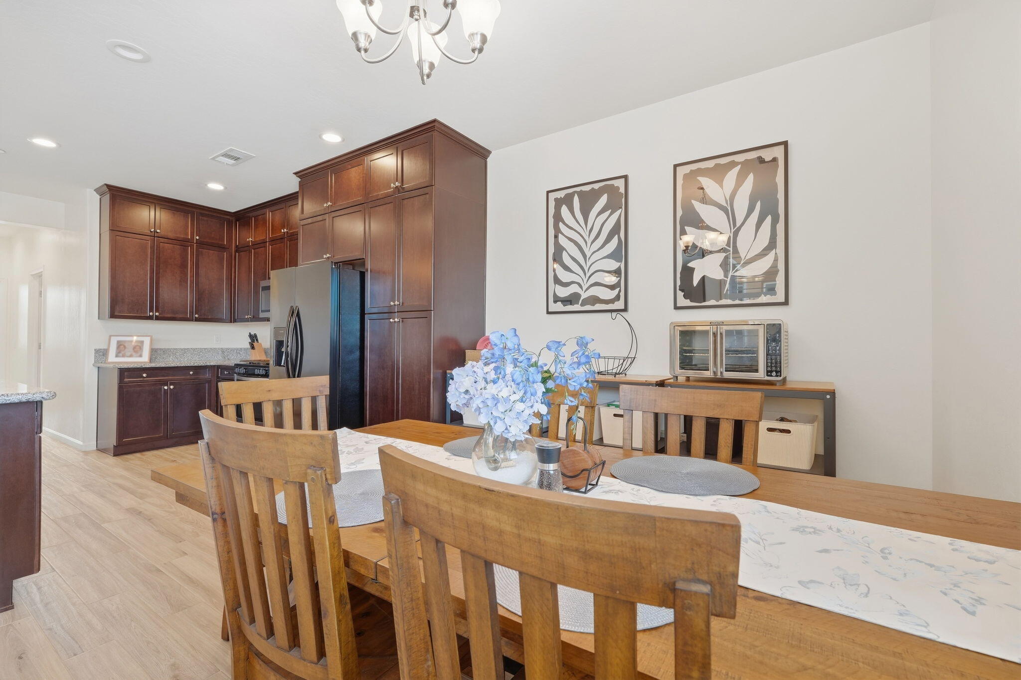 148 S Boise Ct, Visalia, CA 93291