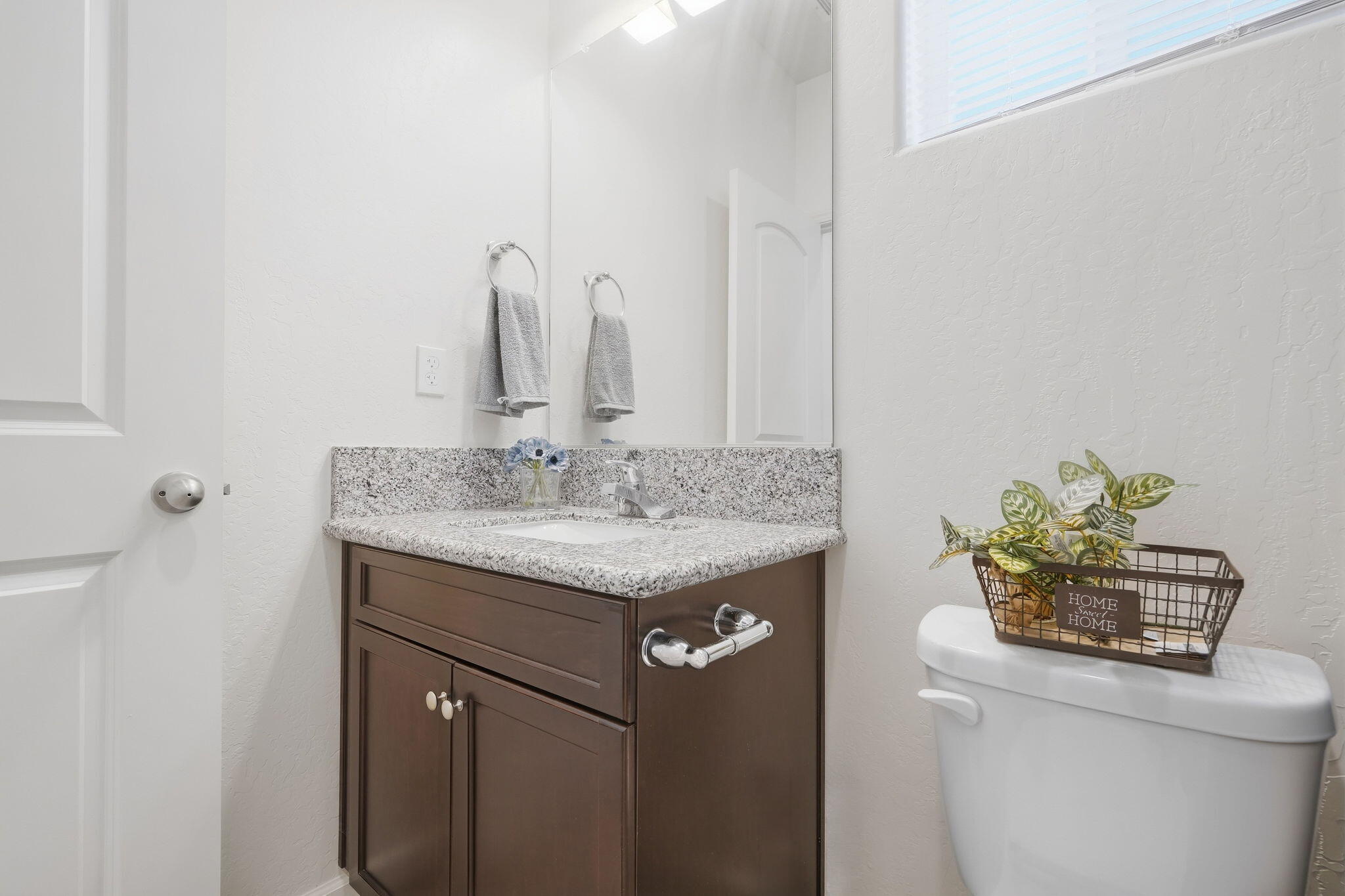 148 S Boise Ct, Visalia, CA 93291