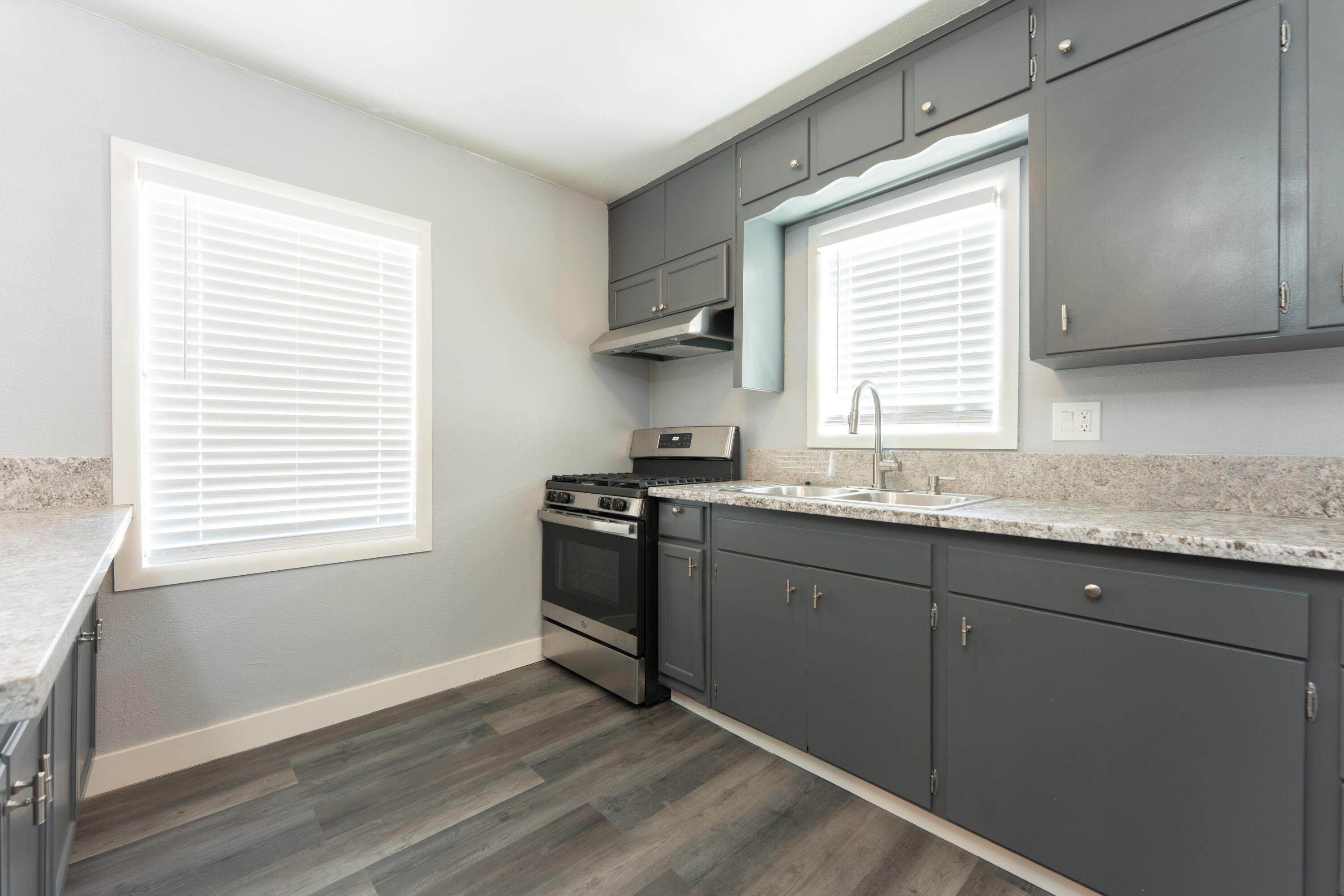 811 I St, Orange Cove, CA 93646