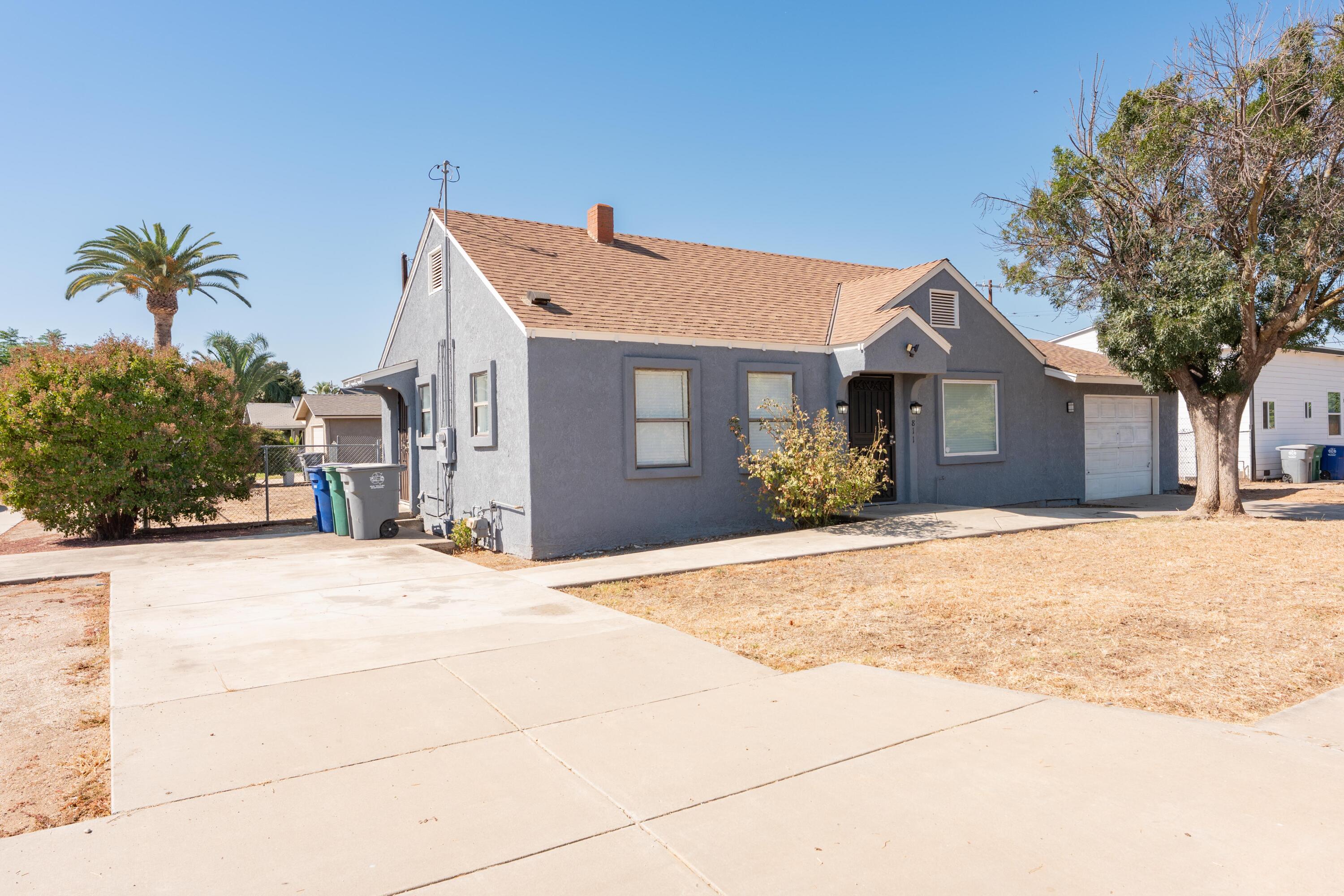 811 I St, Orange Cove, CA 93646