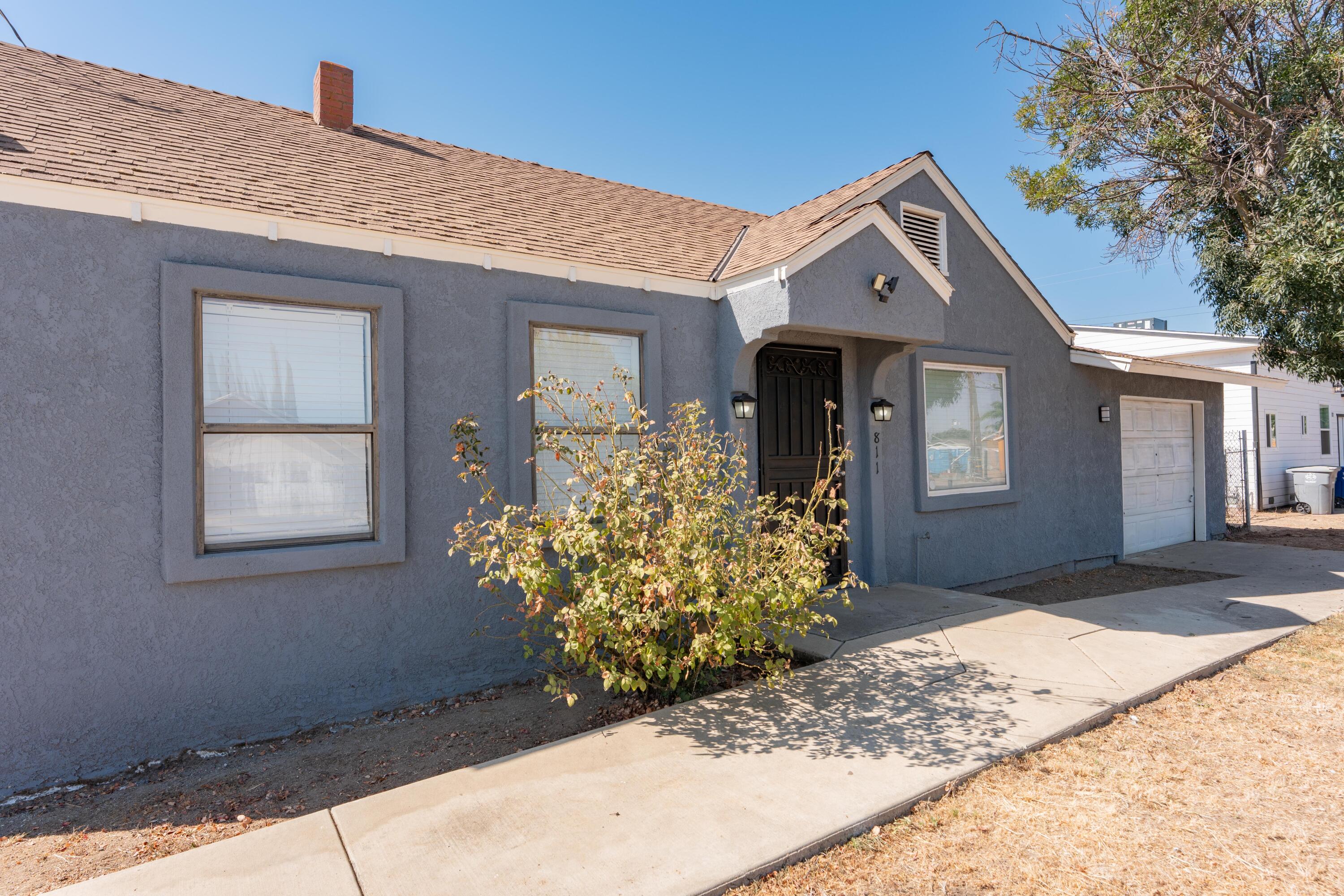811 I St, Orange Cove, CA 93646