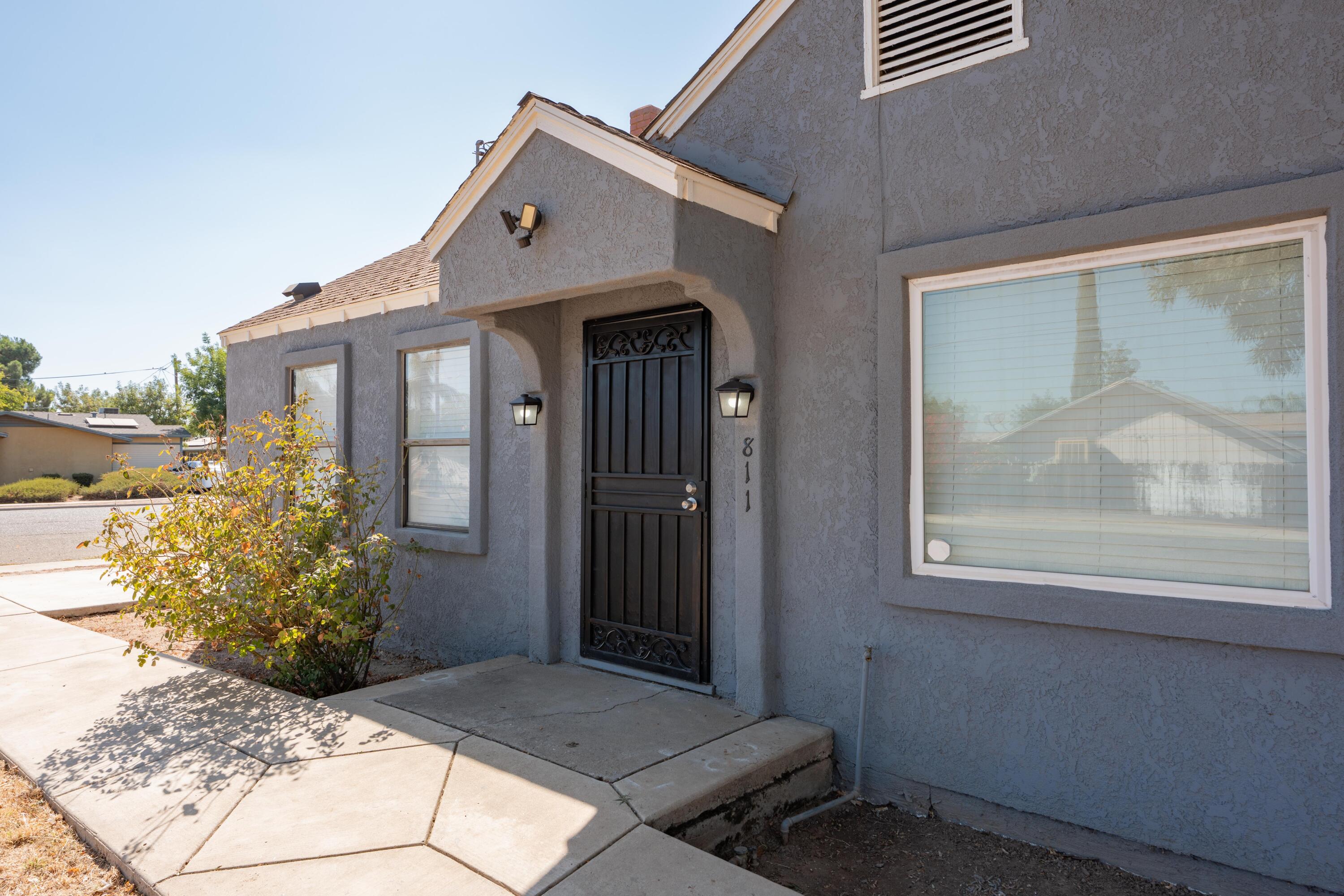 811 I St, Orange Cove, CA 93646