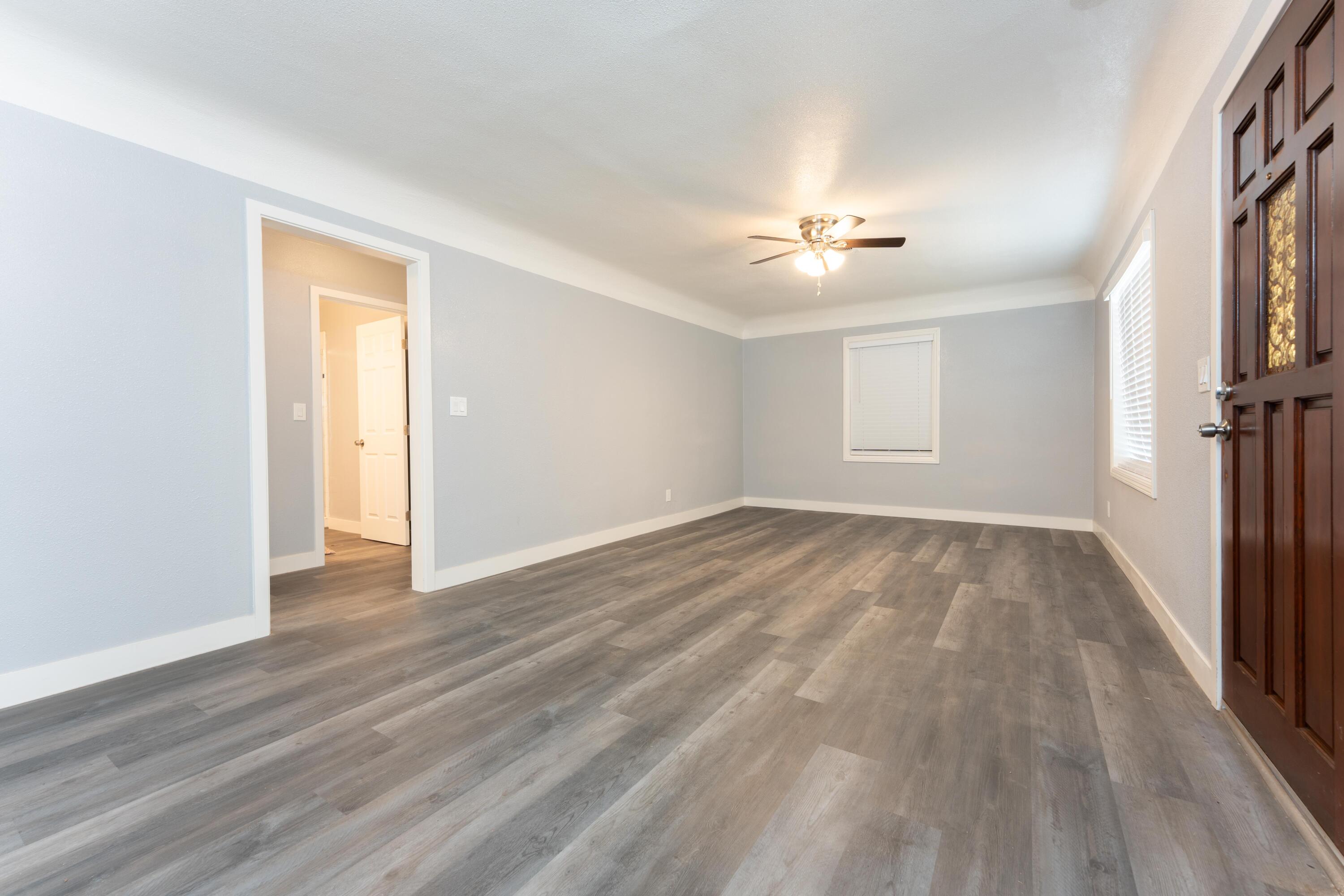 811 I St, Orange Cove, CA 93646