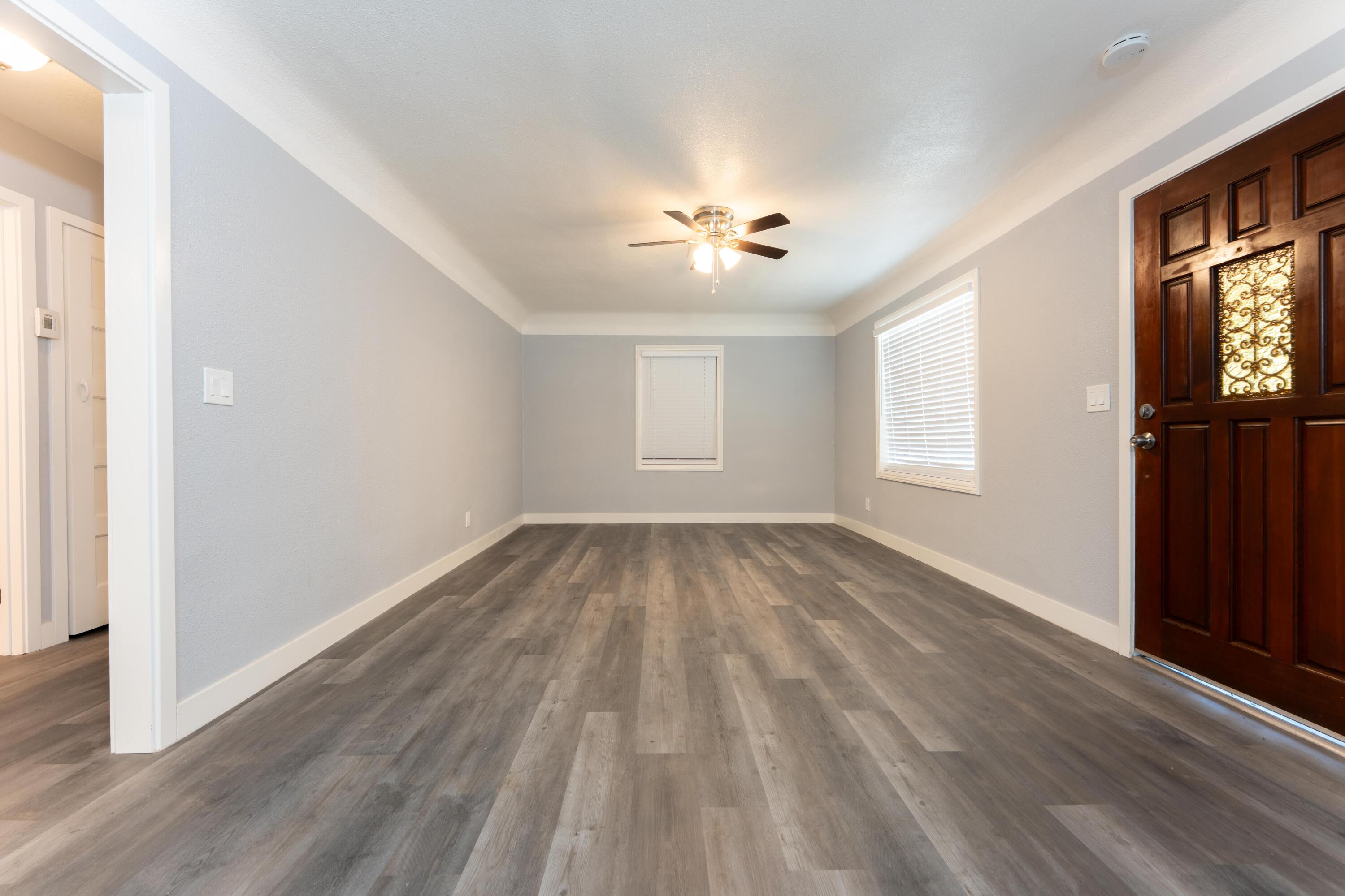 811 I St, Orange Cove, CA 93646