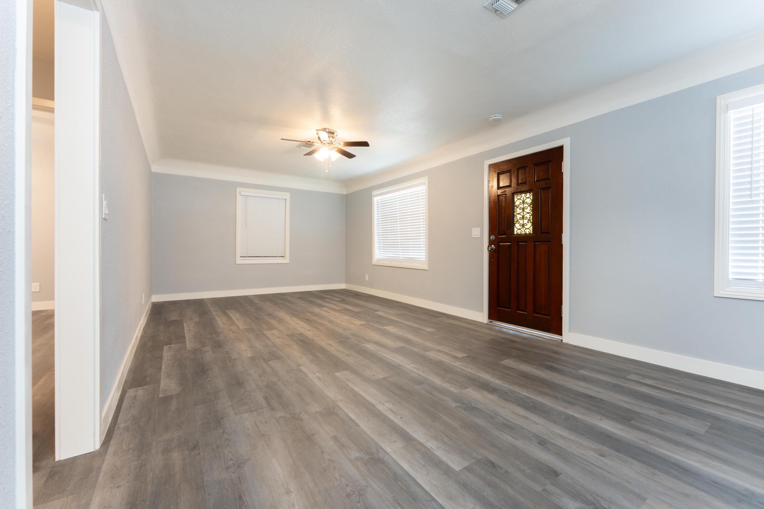 811 I St, Orange Cove, CA 93646
