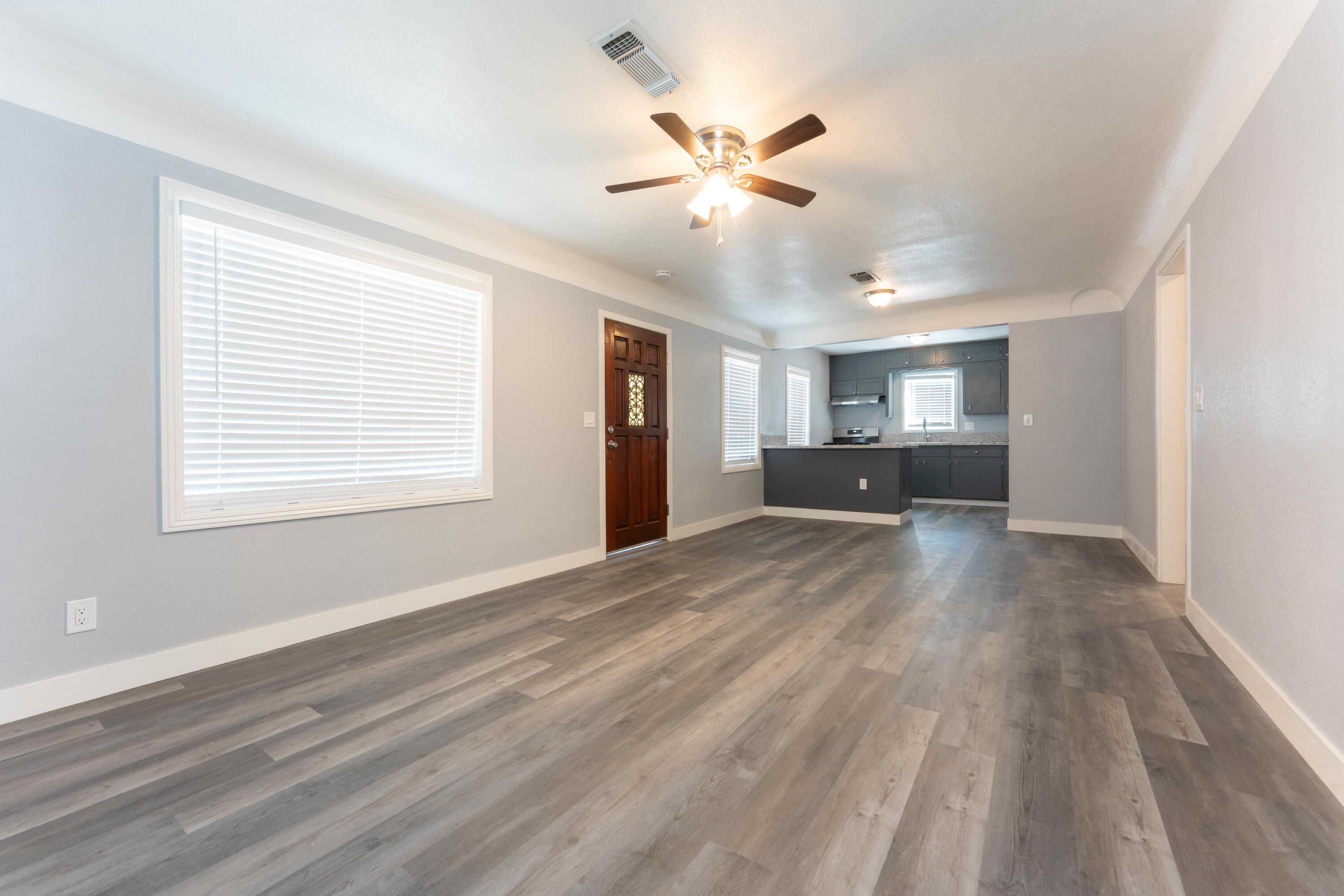 811 I St, Orange Cove, CA 93646