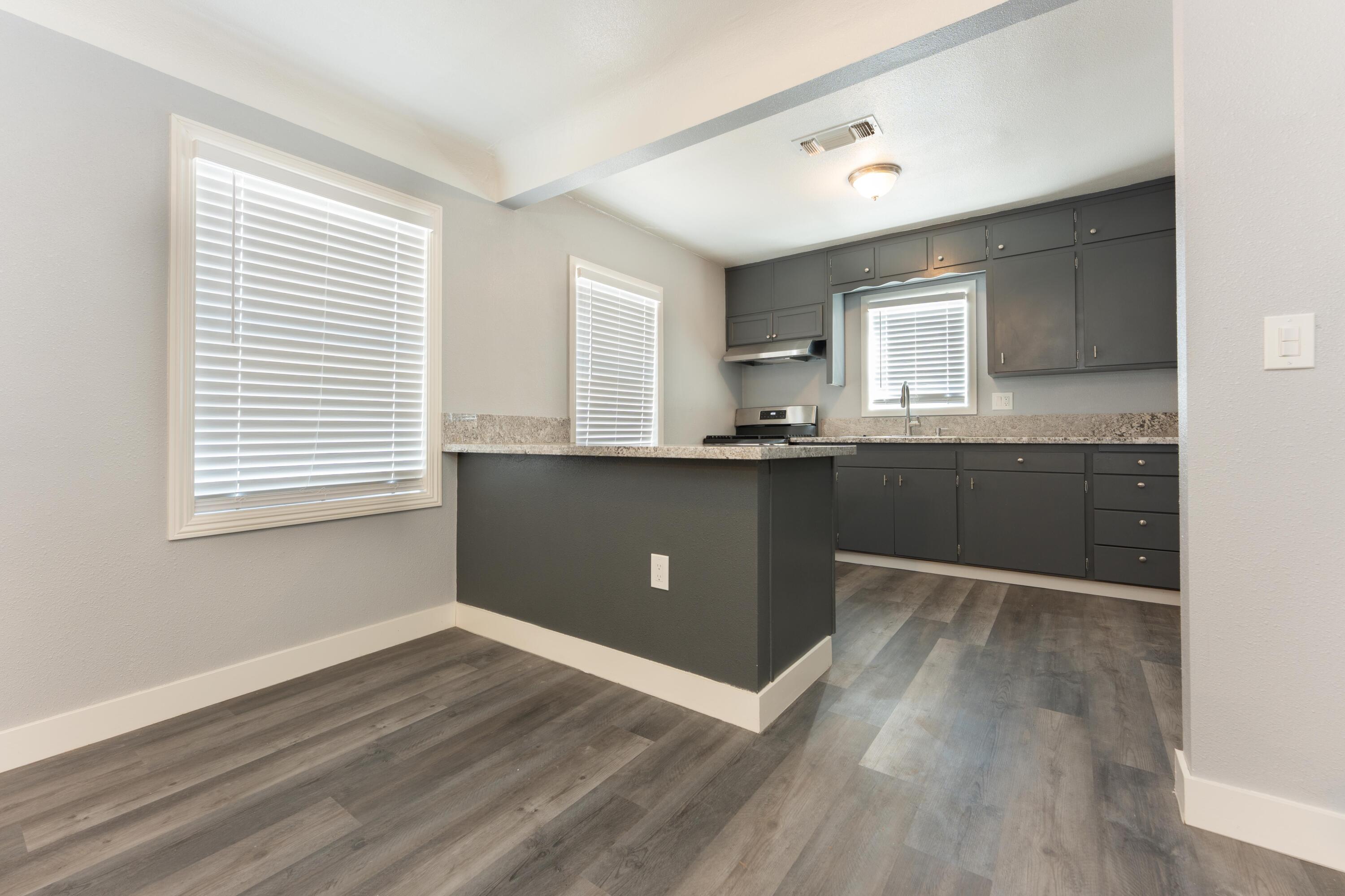 811 I St, Orange Cove, CA 93646