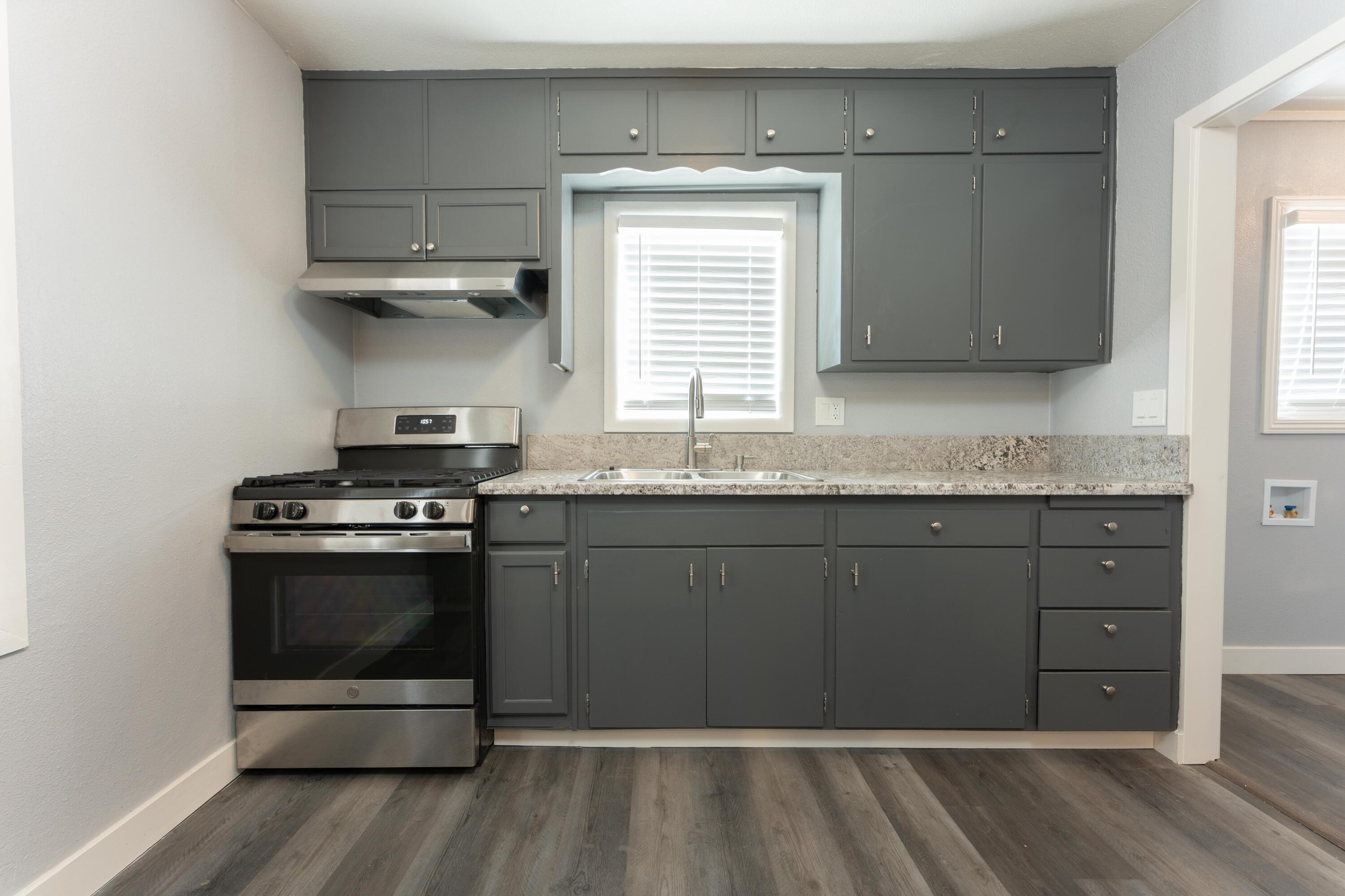 811 I St, Orange Cove, CA 93646