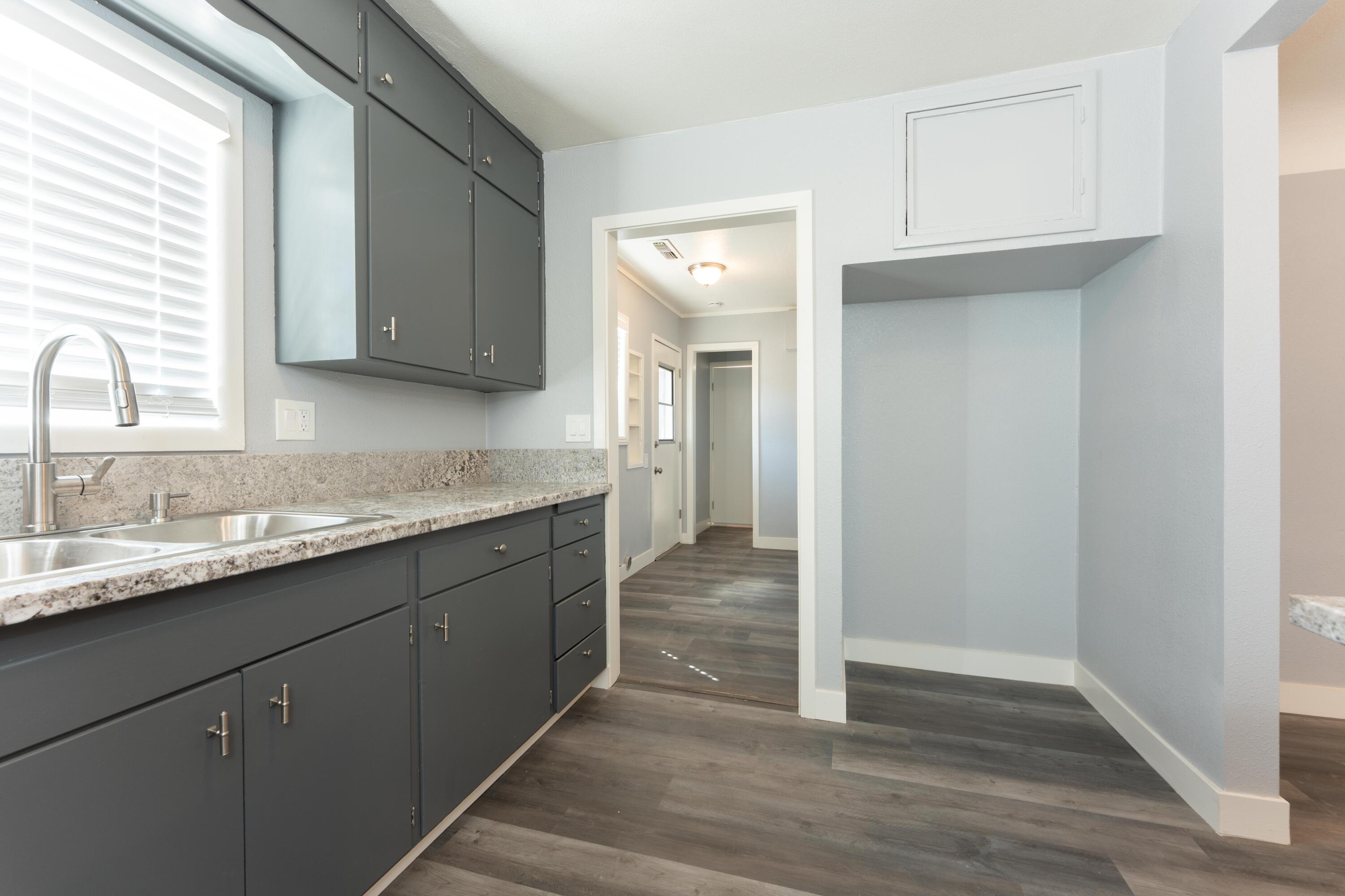 811 I St, Orange Cove, CA 93646