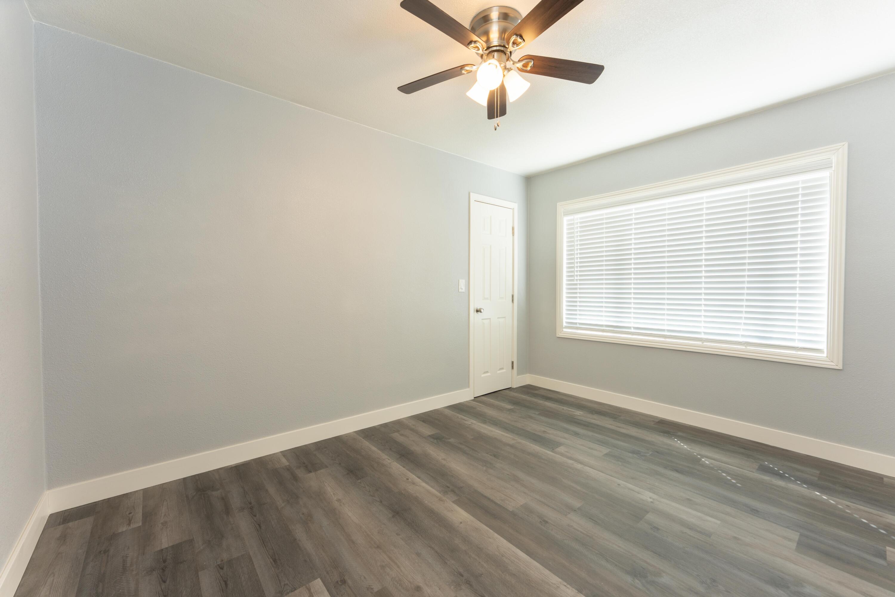811 I St, Orange Cove, CA 93646