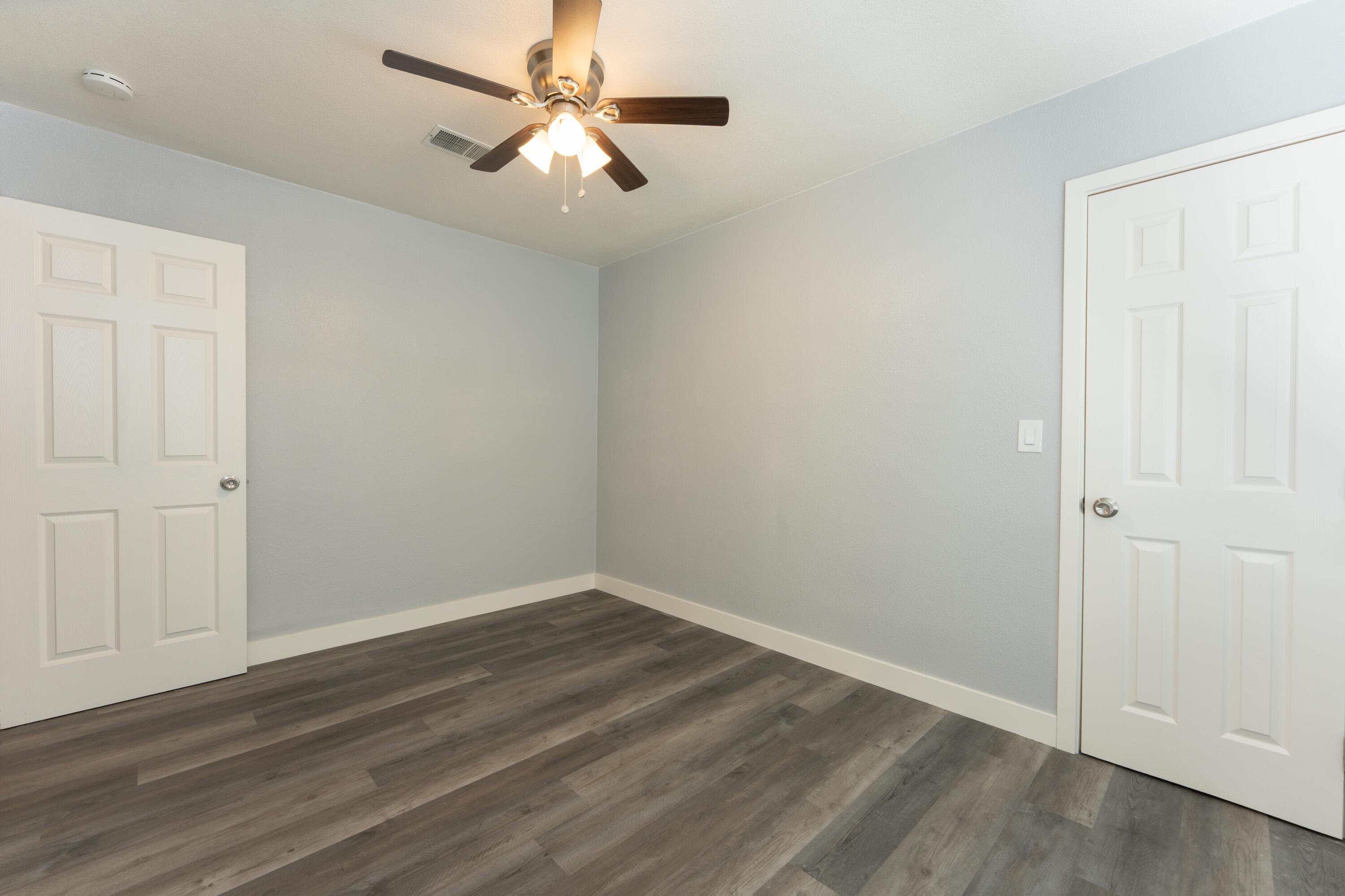 811 I St, Orange Cove, CA 93646