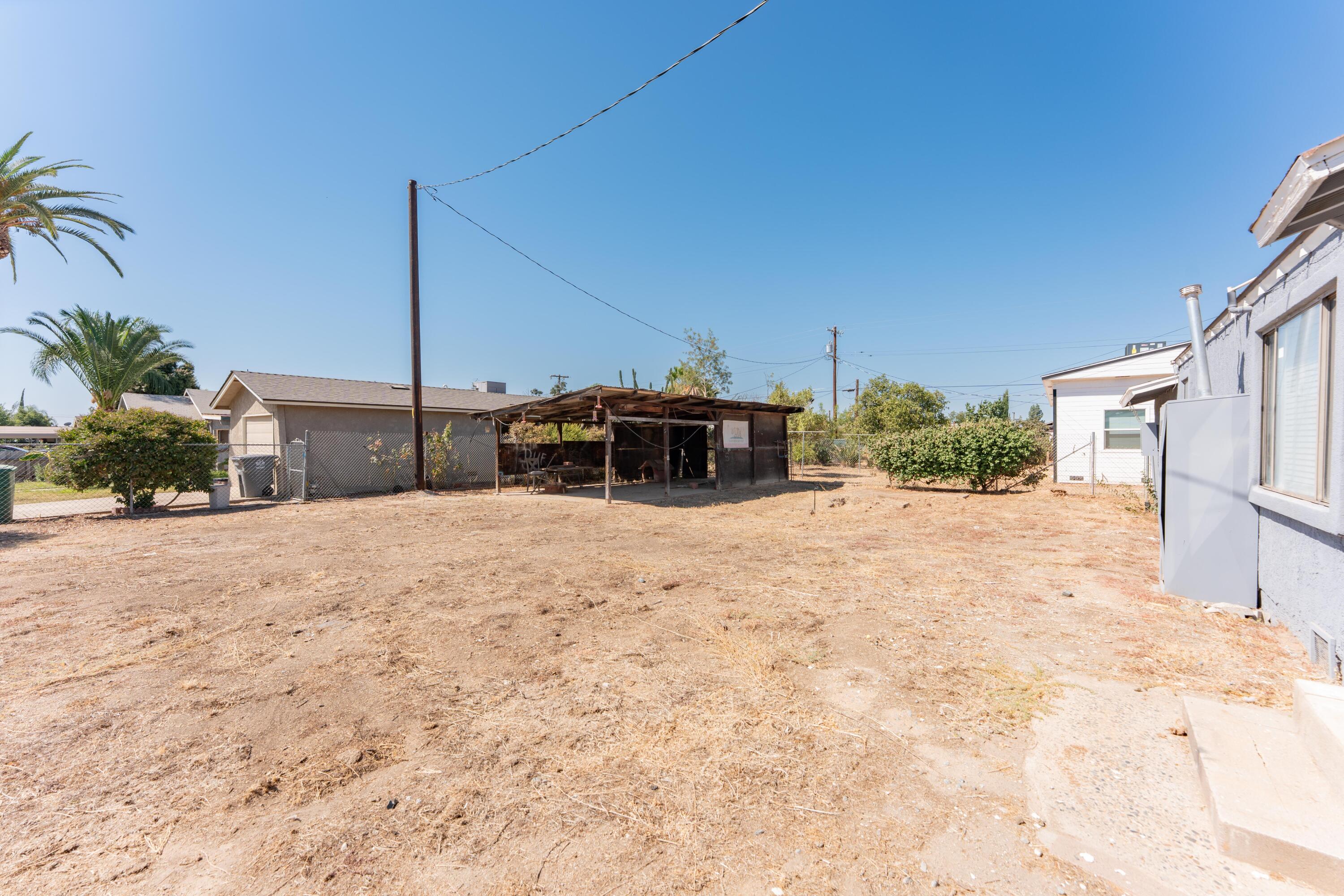 811 I St, Orange Cove, CA 93646