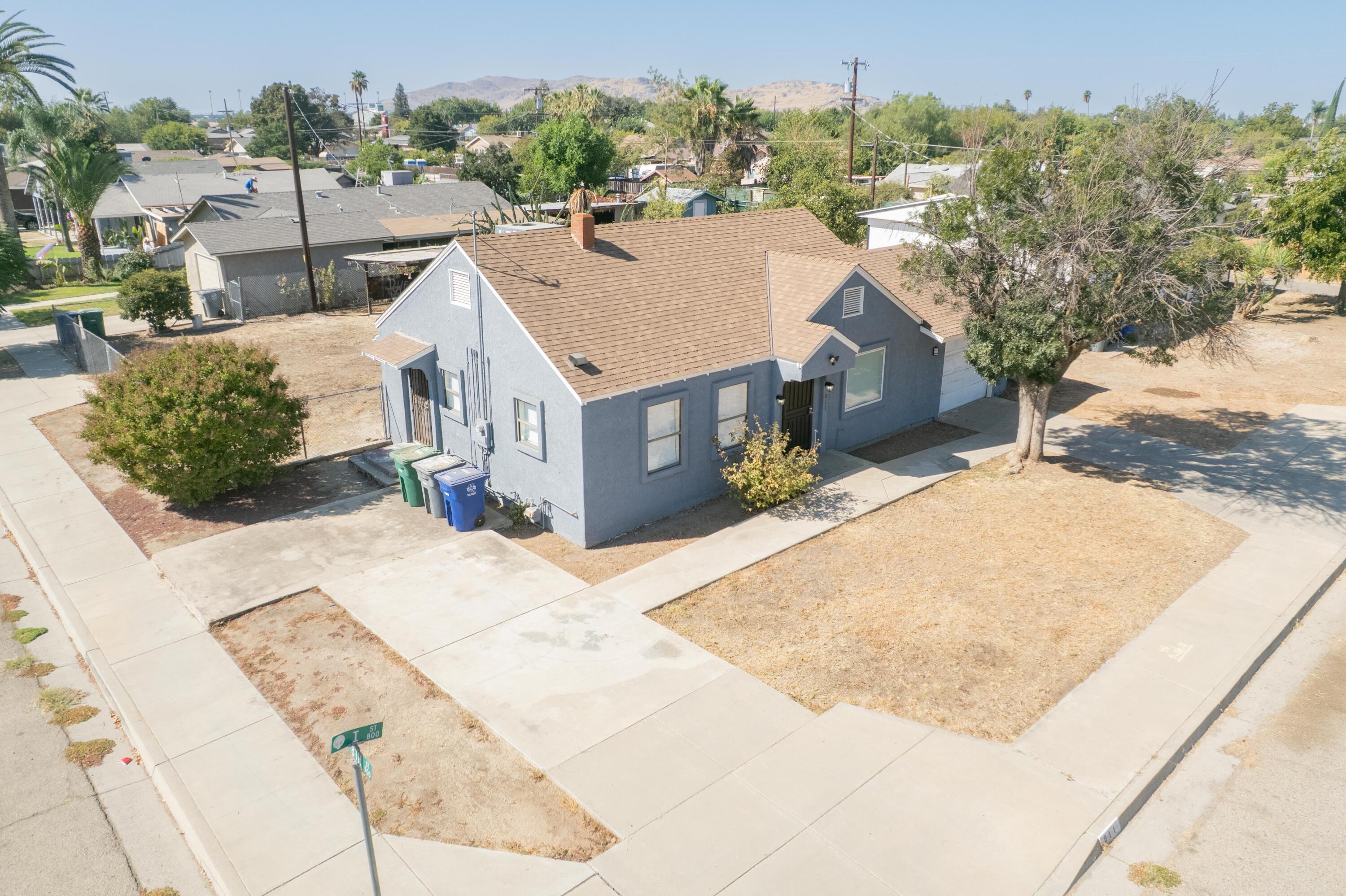 811 I St, Orange Cove, CA 93646