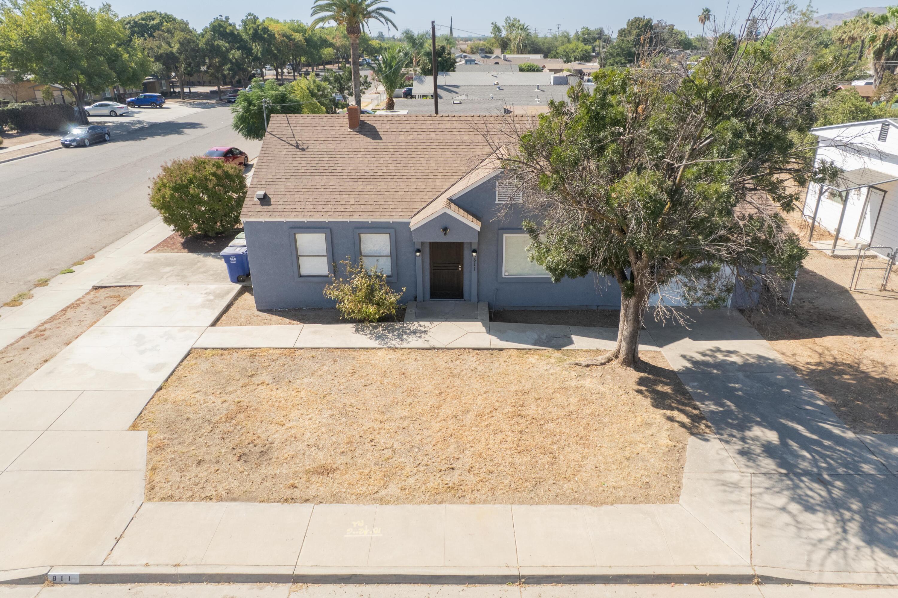 811 I St, Orange Cove, CA 93646
