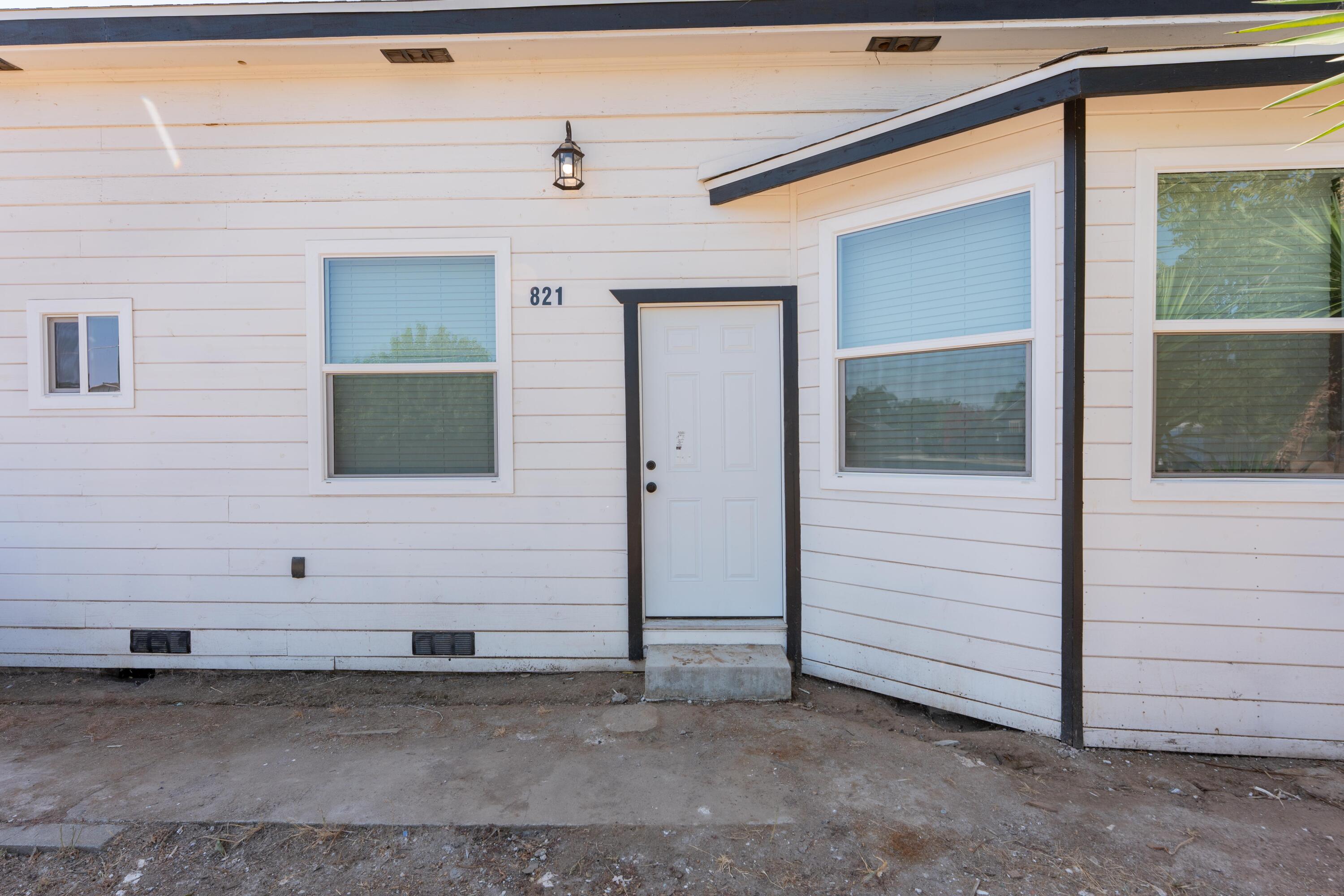 821 I St, Orange Cove, CA 93646