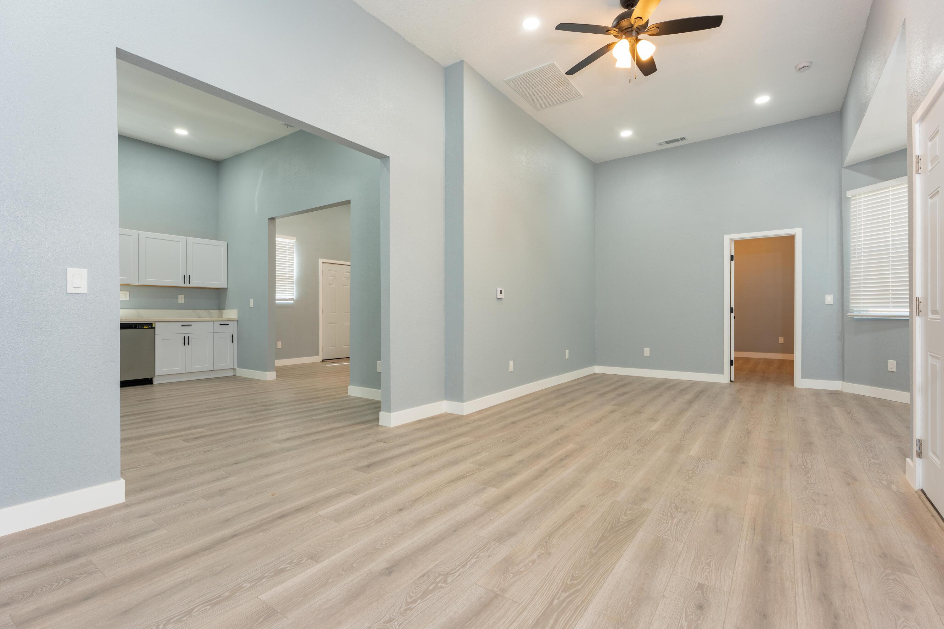 821 I St, Orange Cove, CA 93646