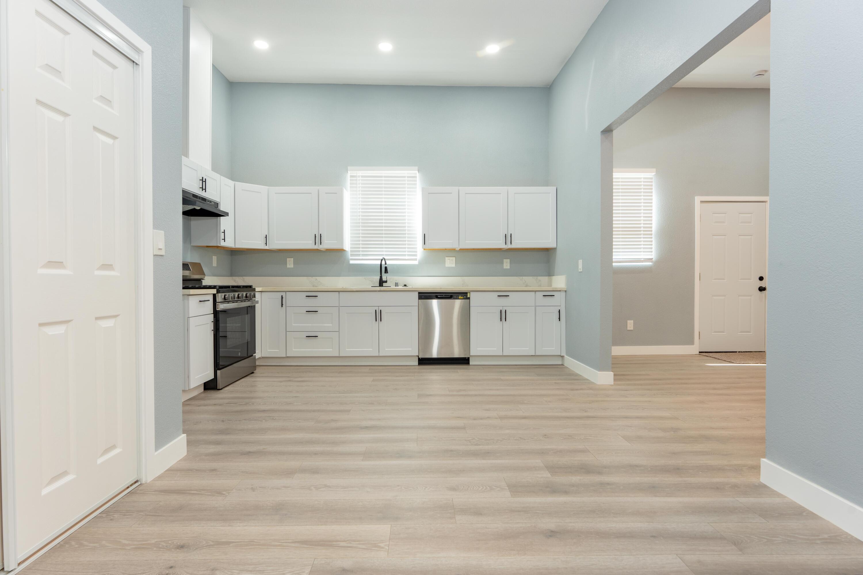 821 I St, Orange Cove, CA 93646