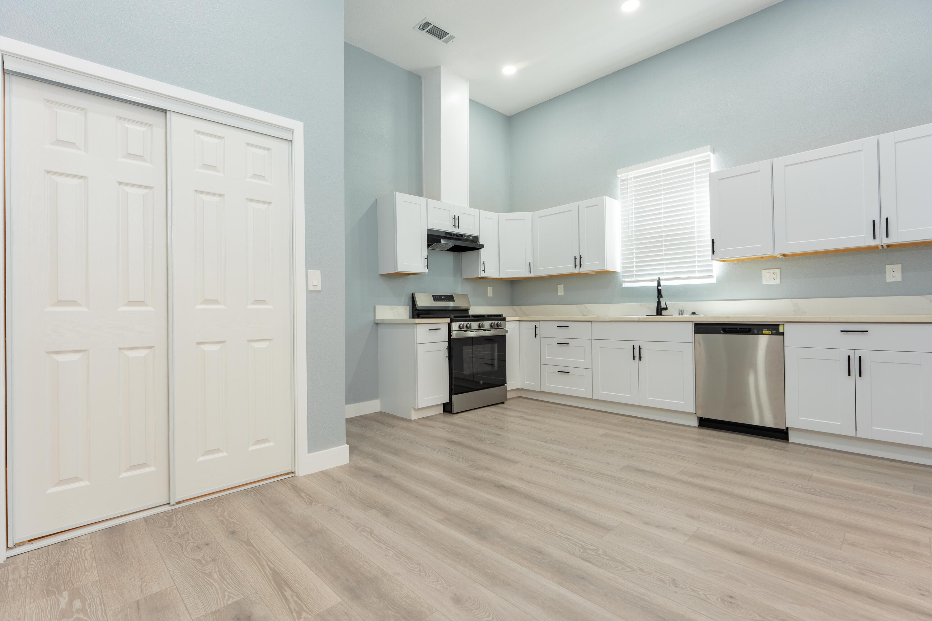 821 I St, Orange Cove, CA 93646