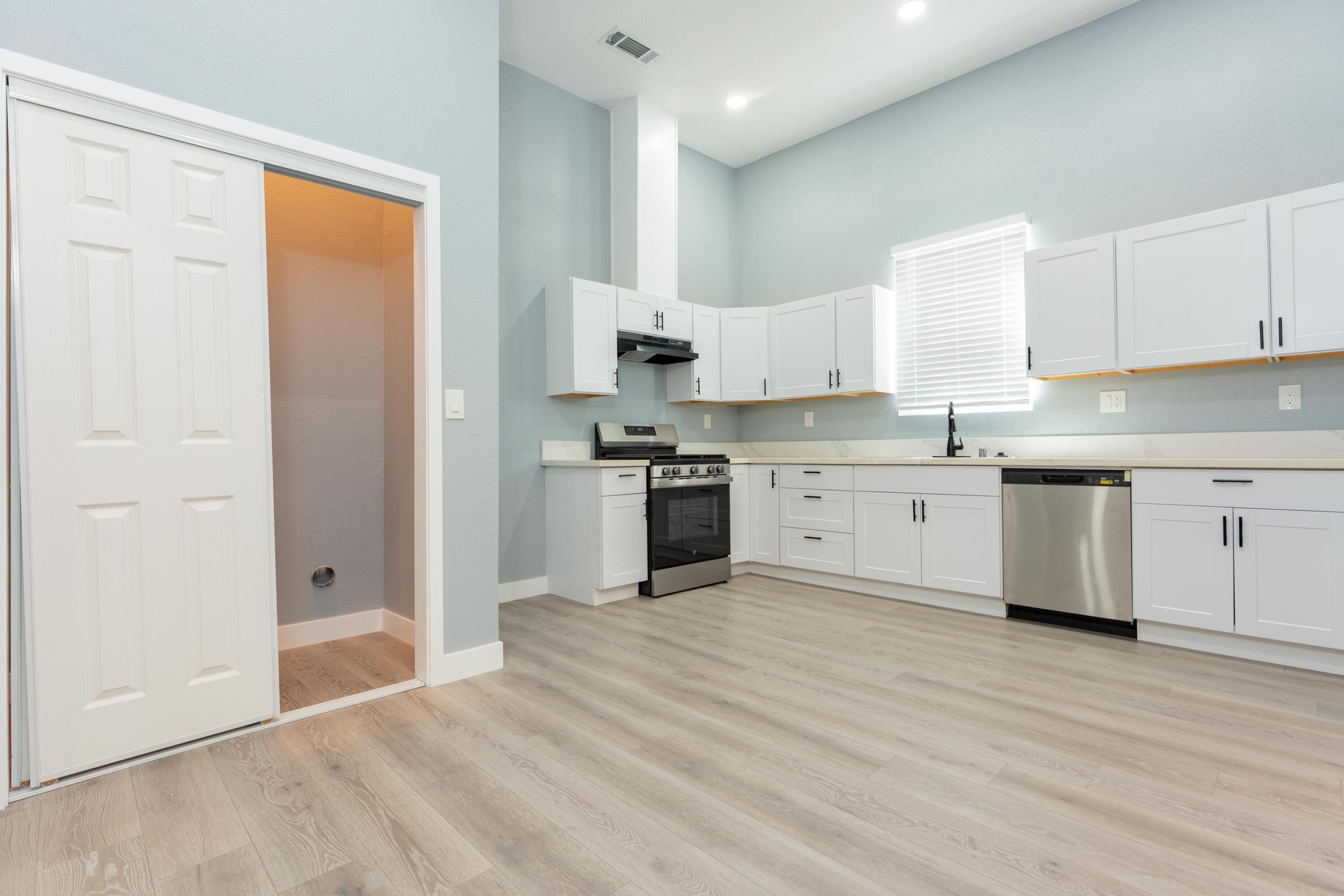 821 I St, Orange Cove, CA 93646