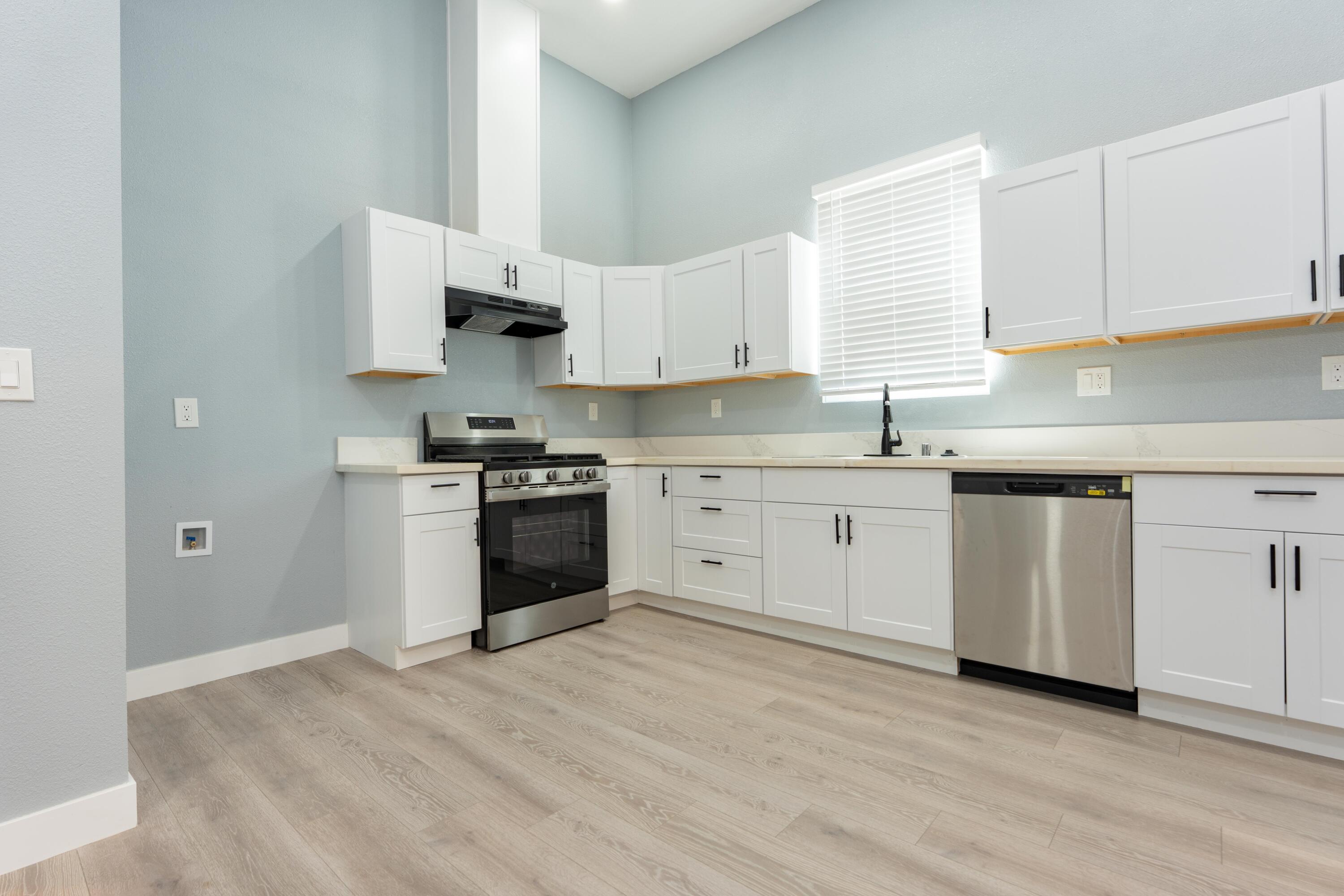 821 I St, Orange Cove, CA 93646