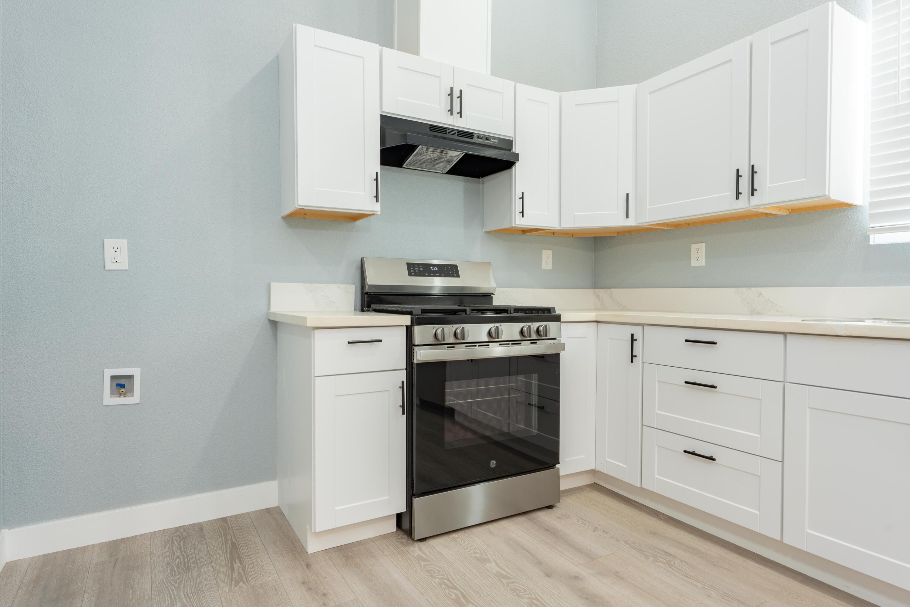 821 I St, Orange Cove, CA 93646