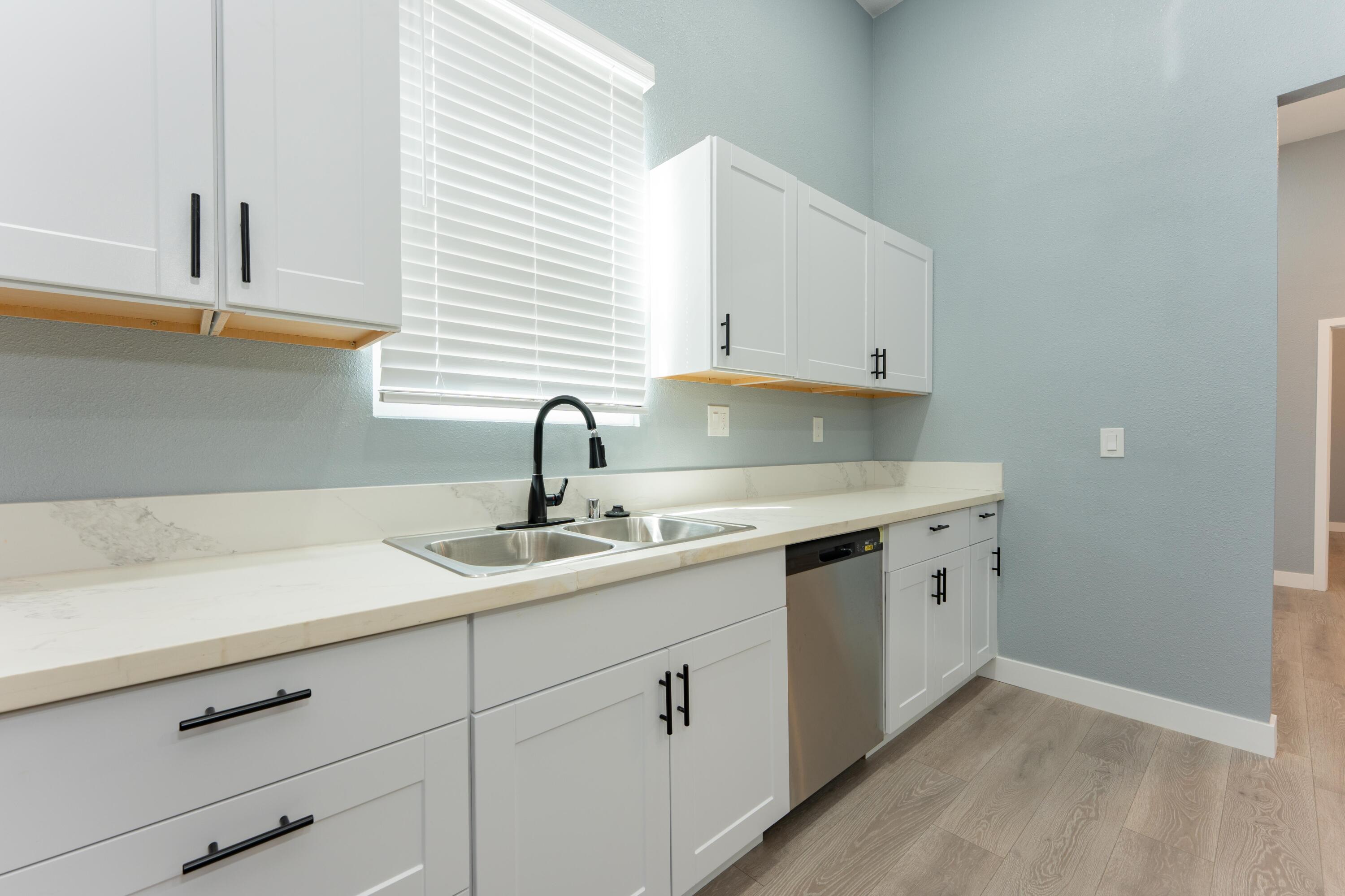 821 I St, Orange Cove, CA 93646