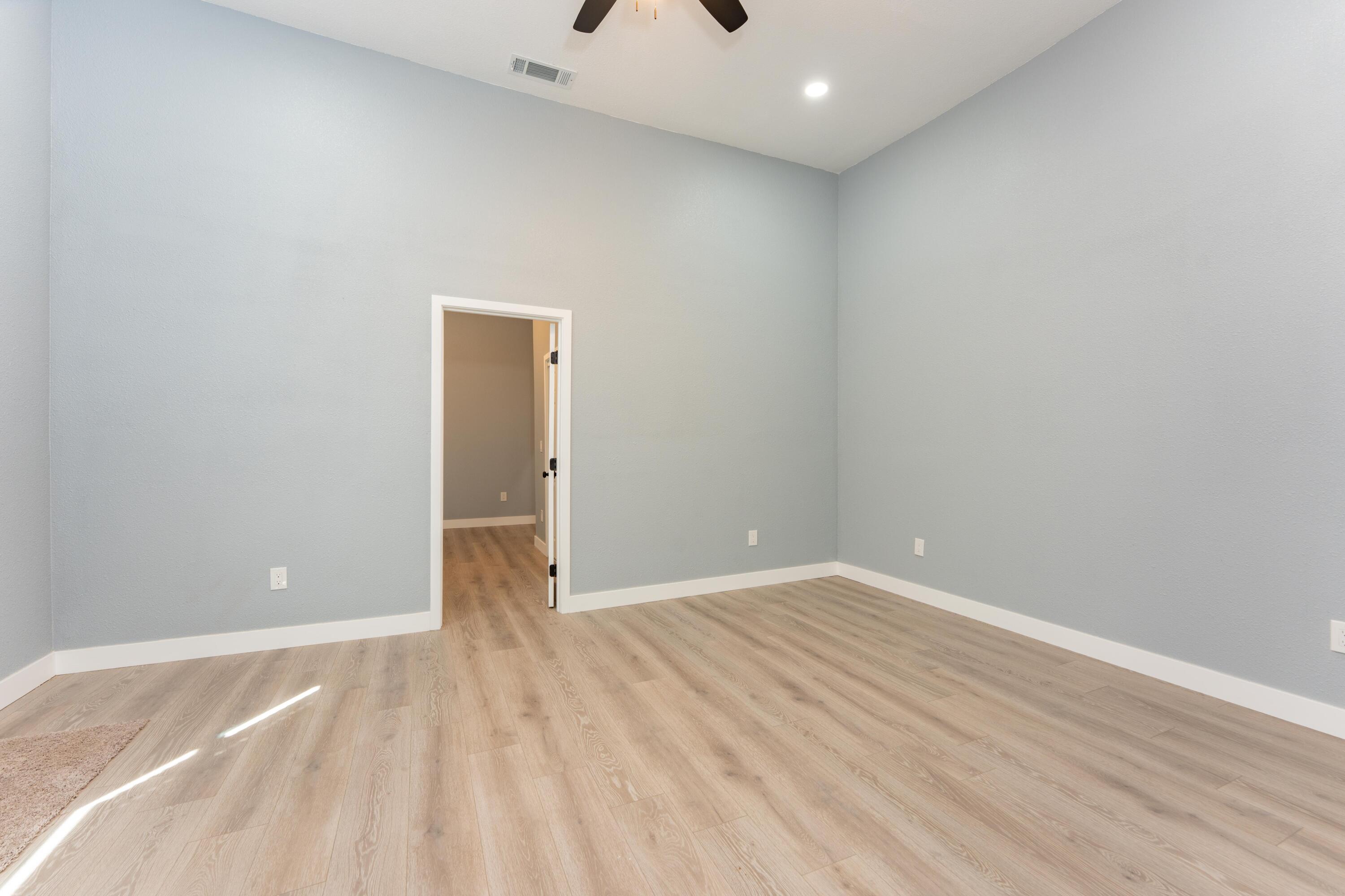 821 I St, Orange Cove, CA 93646