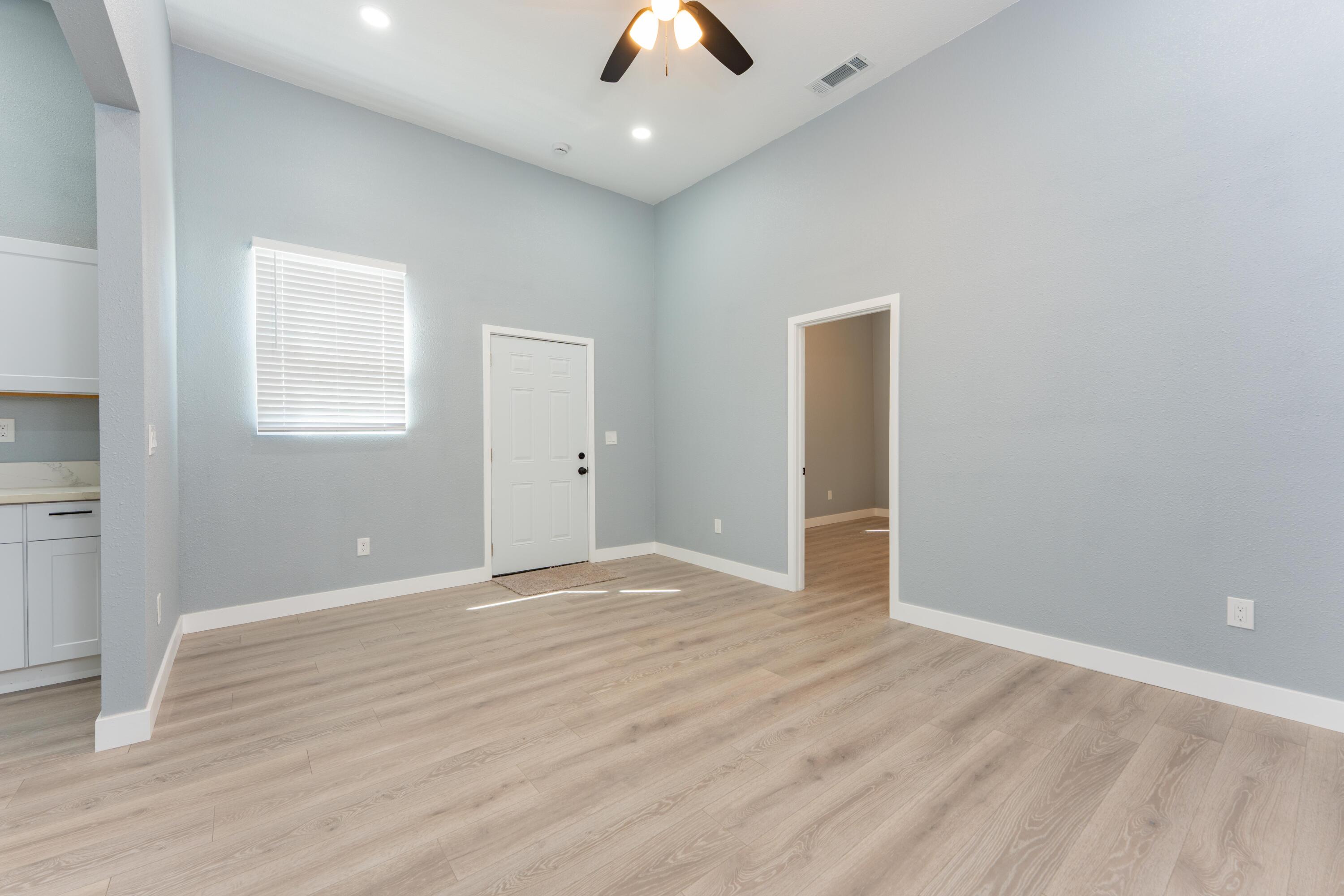 821 I St, Orange Cove, CA 93646