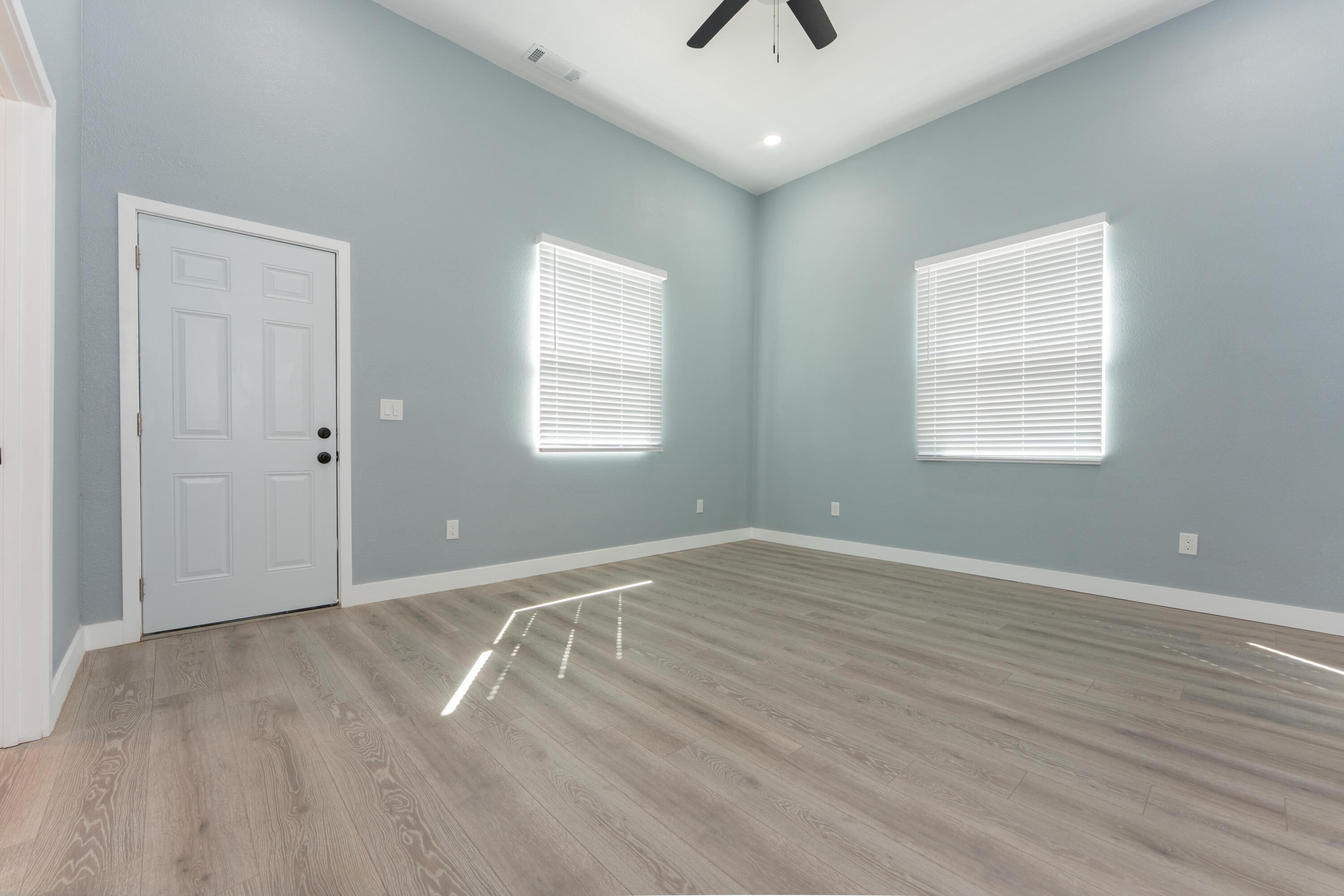 821 I St, Orange Cove, CA 93646