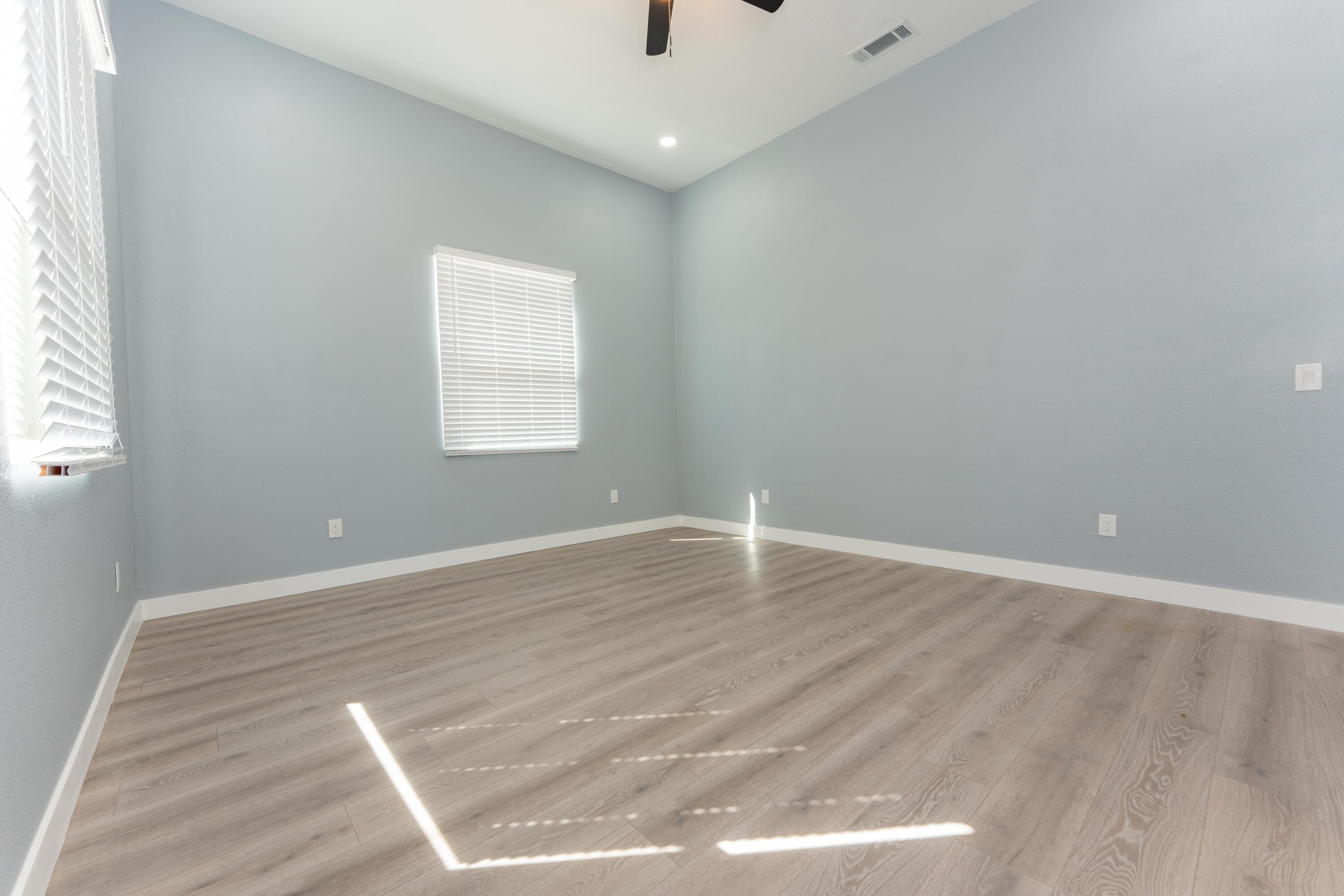821 I St, Orange Cove, CA 93646