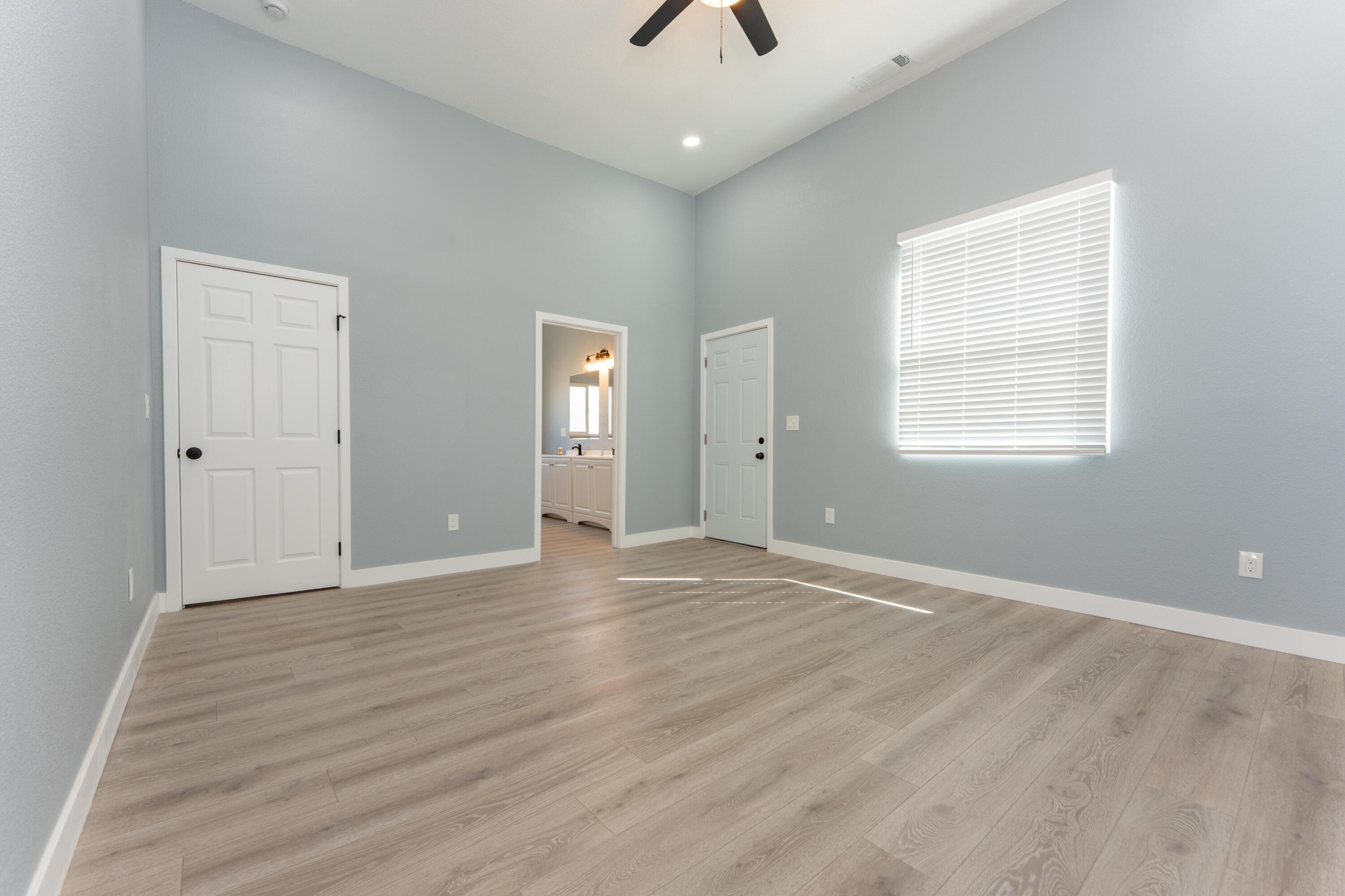 821 I St, Orange Cove, CA 93646