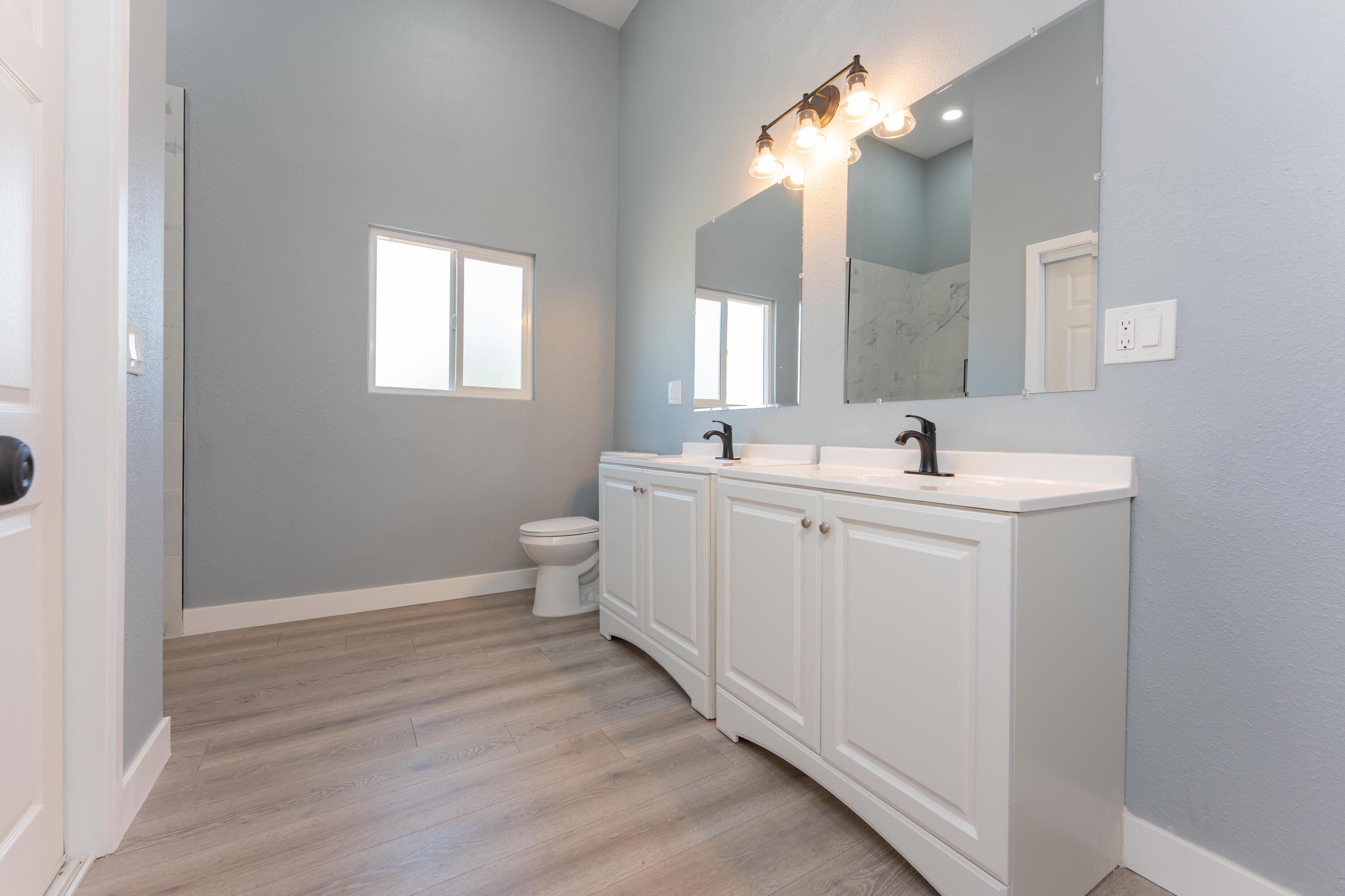 821 I St, Orange Cove, CA 93646