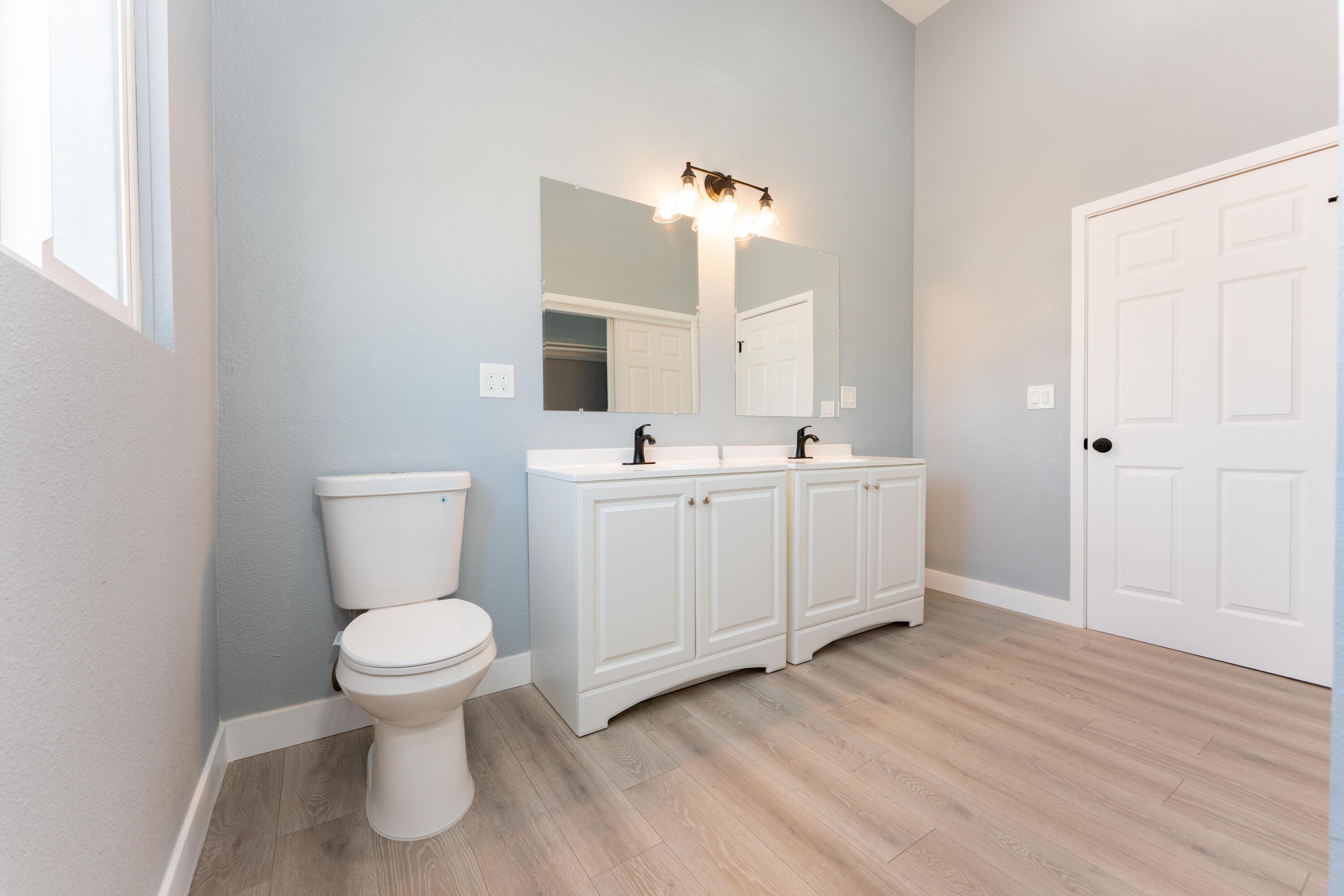 821 I St, Orange Cove, CA 93646