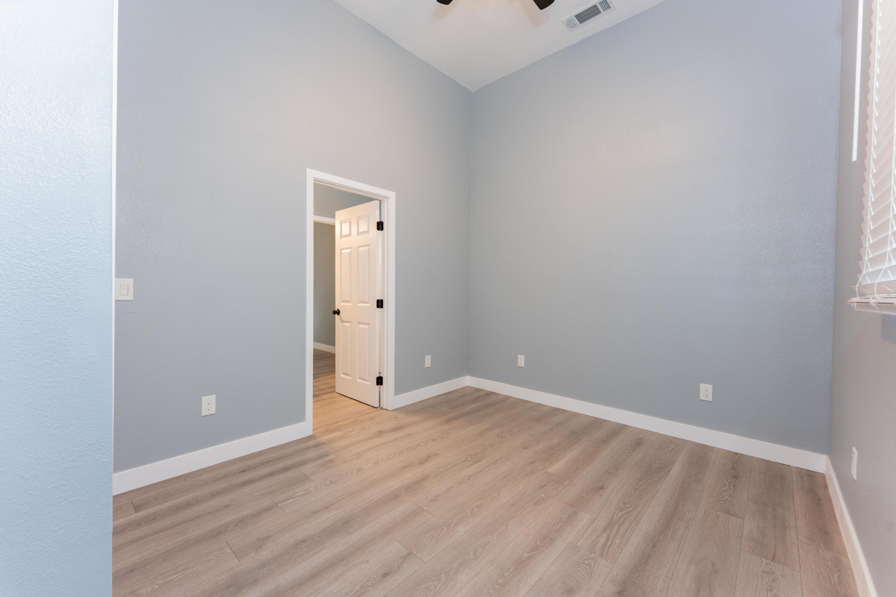 821 I St, Orange Cove, CA 93646