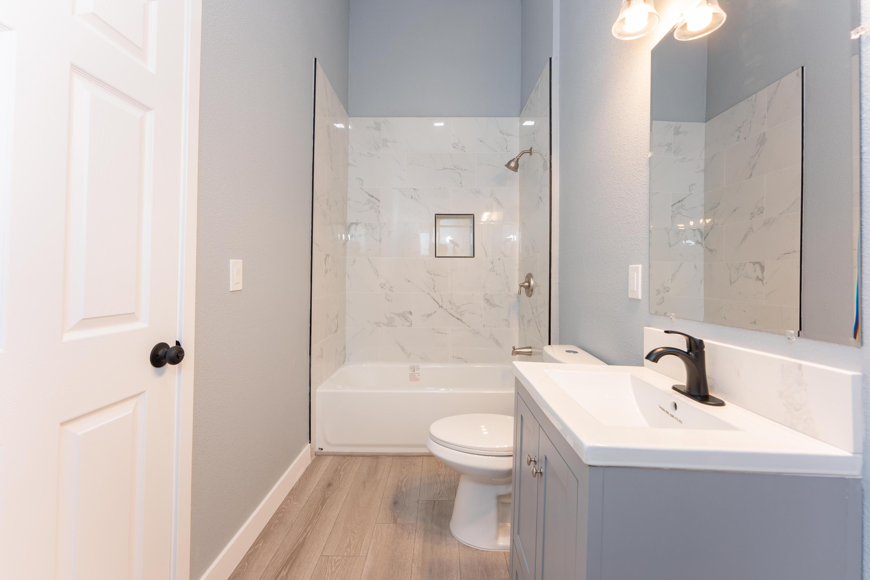 821 I St, Orange Cove, CA 93646