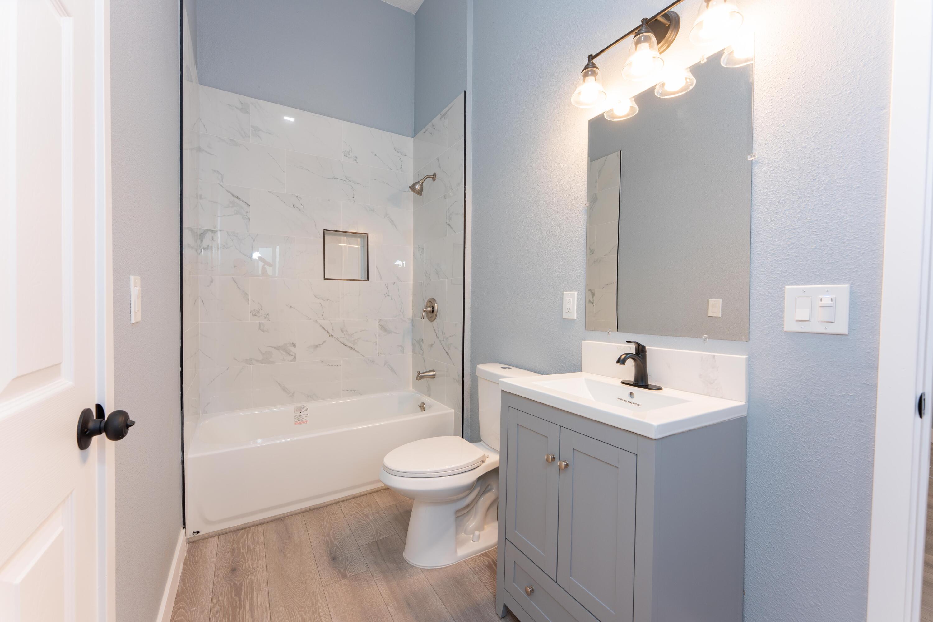 821 I St, Orange Cove, CA 93646