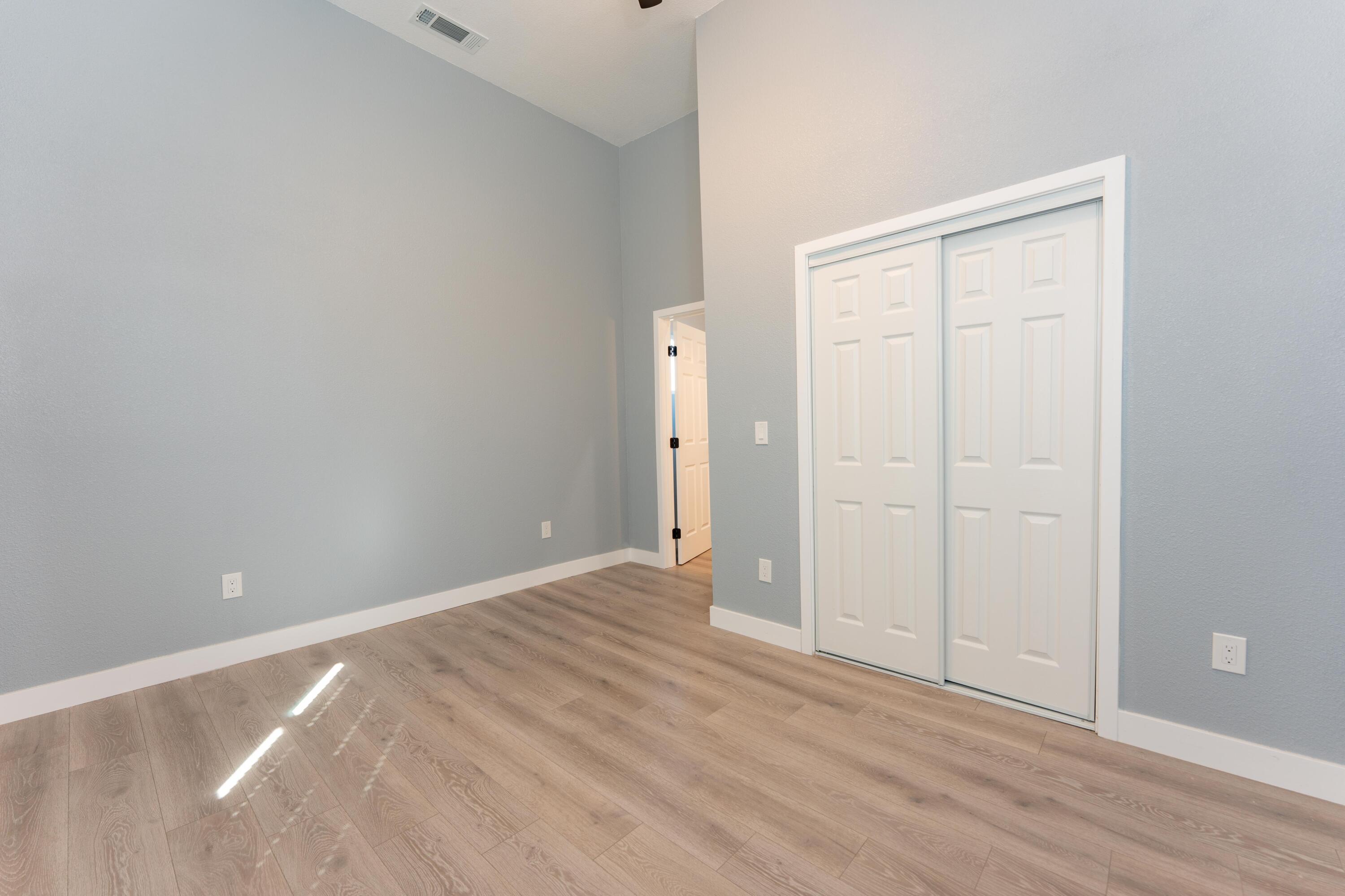 821 I St, Orange Cove, CA 93646