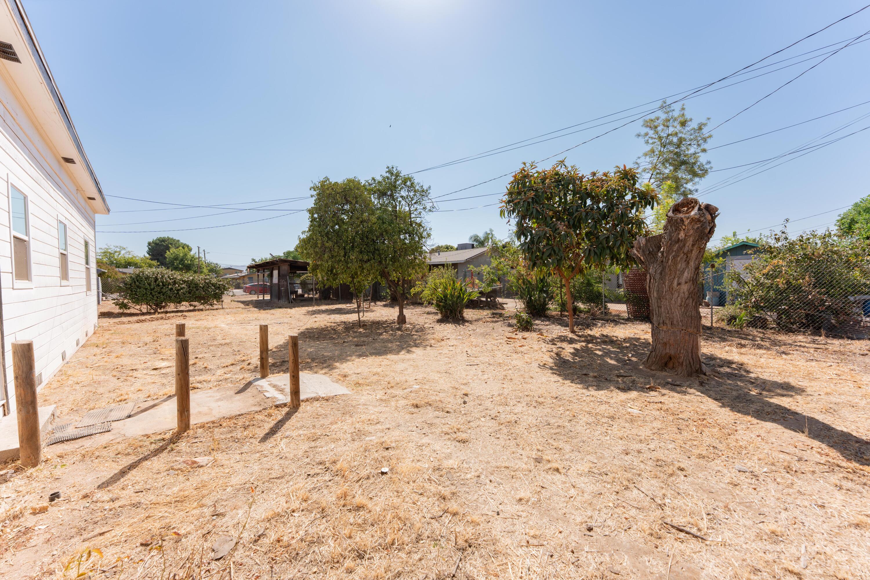 821 I St, Orange Cove, CA 93646