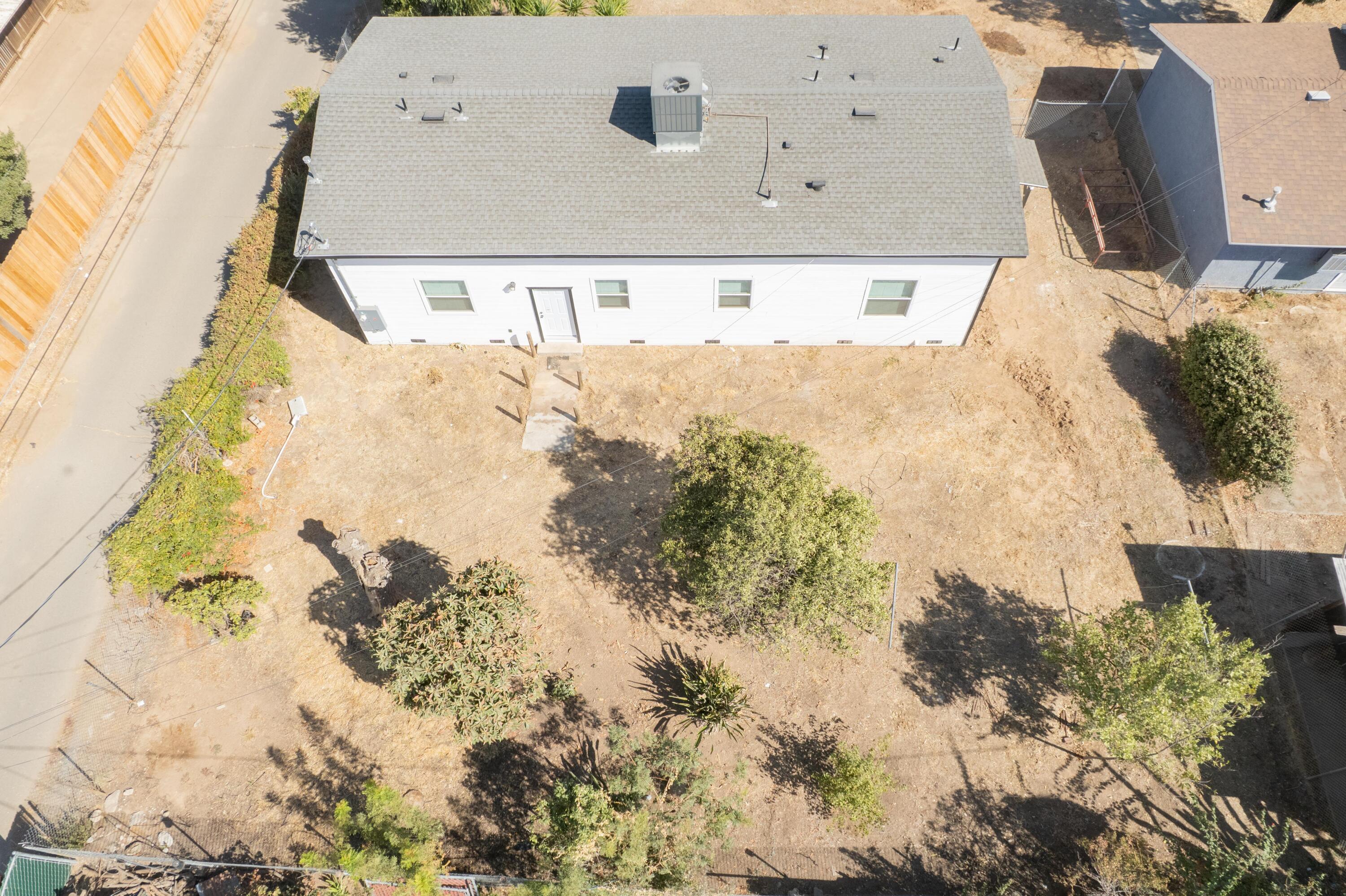 821 I St, Orange Cove, CA 93646