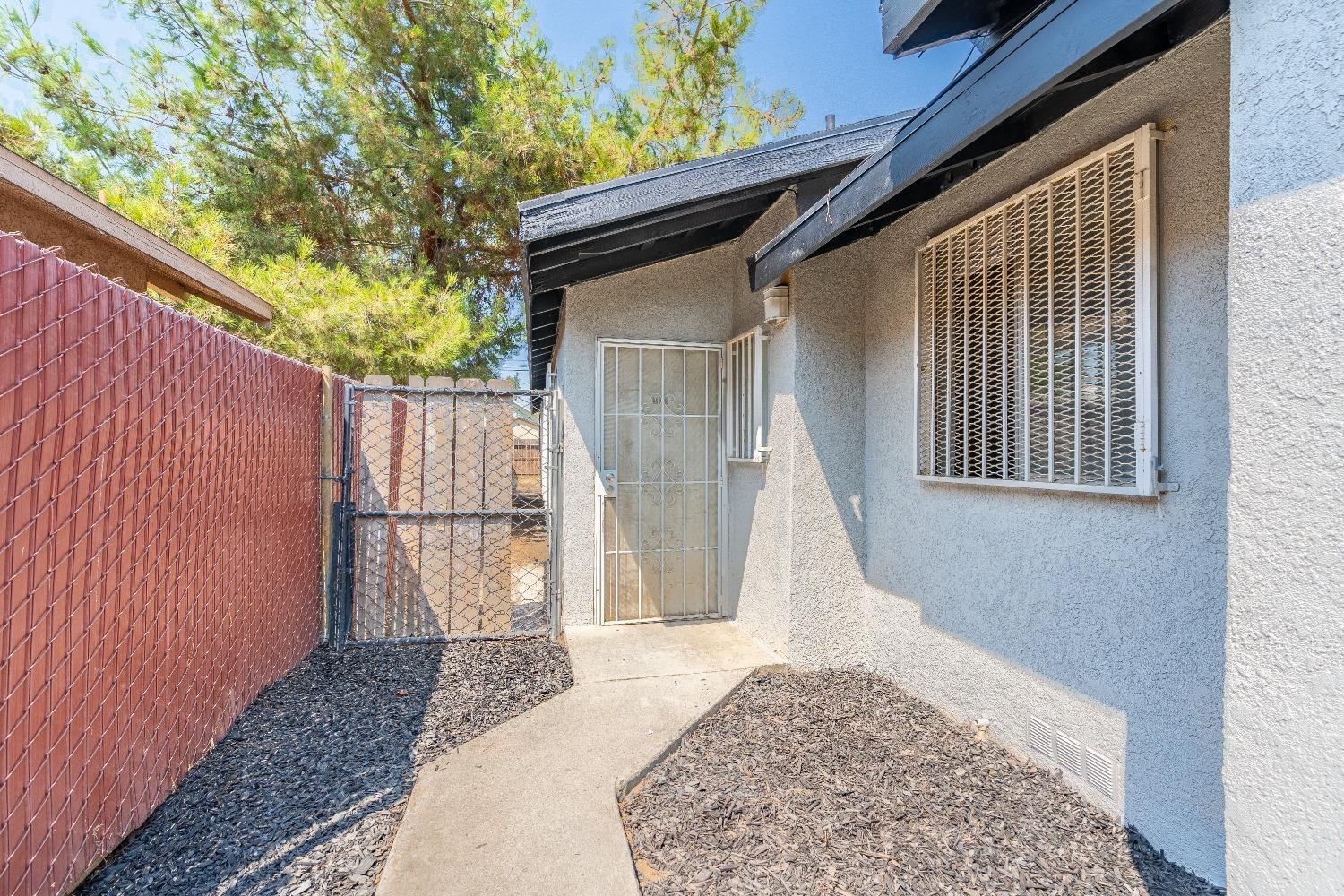 3137 E Townsend Ave #101-102, Fresno, CA 93702
