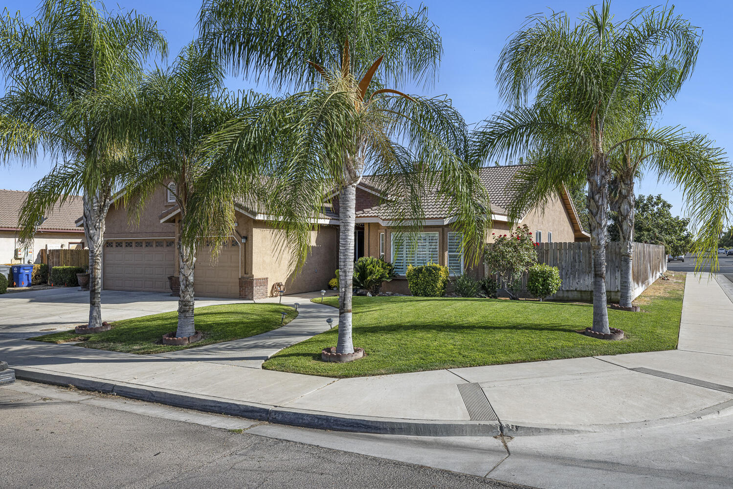 2649 Hillcrest St, Selma, CA 93662