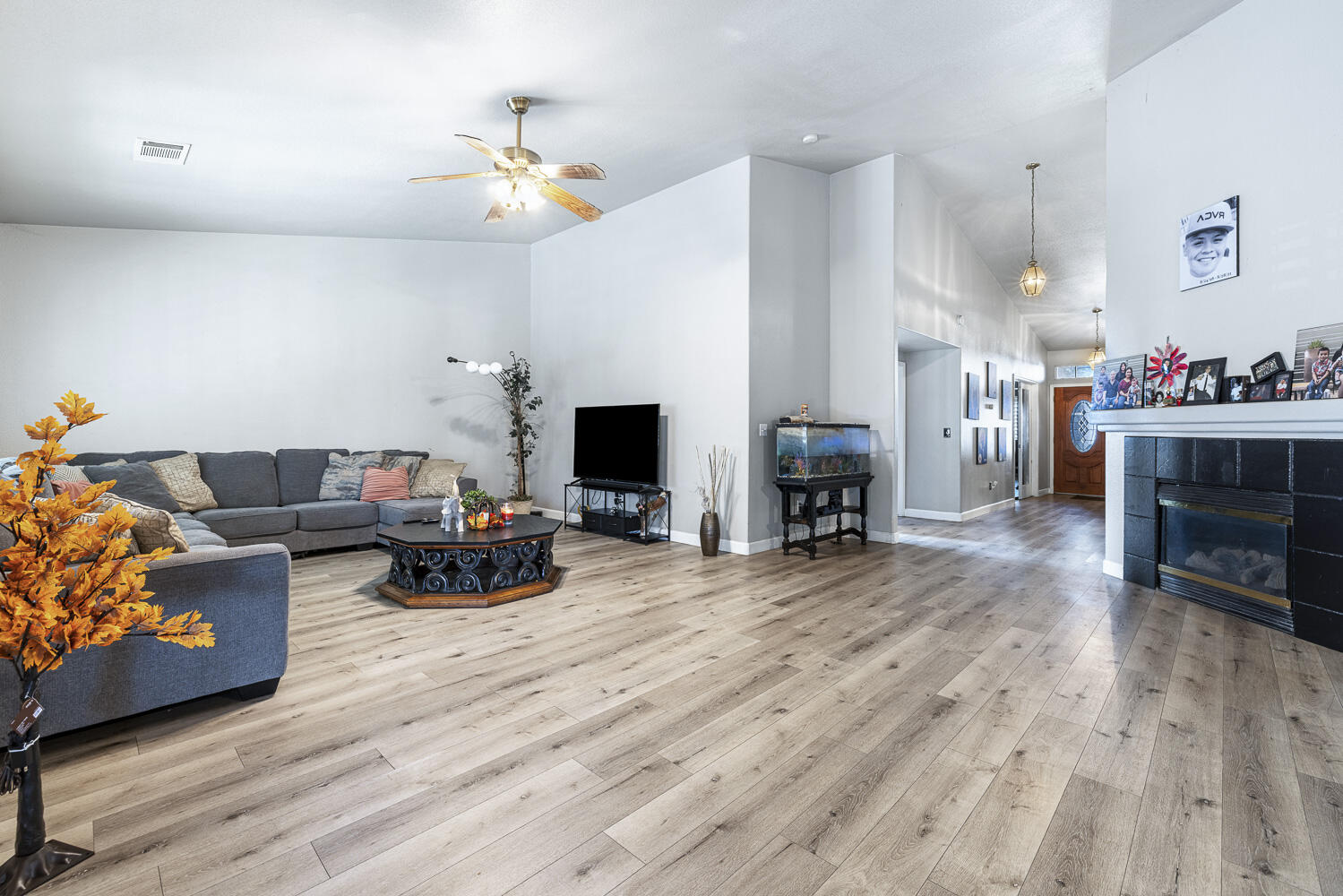 2649 Hillcrest St, Selma, CA 93662