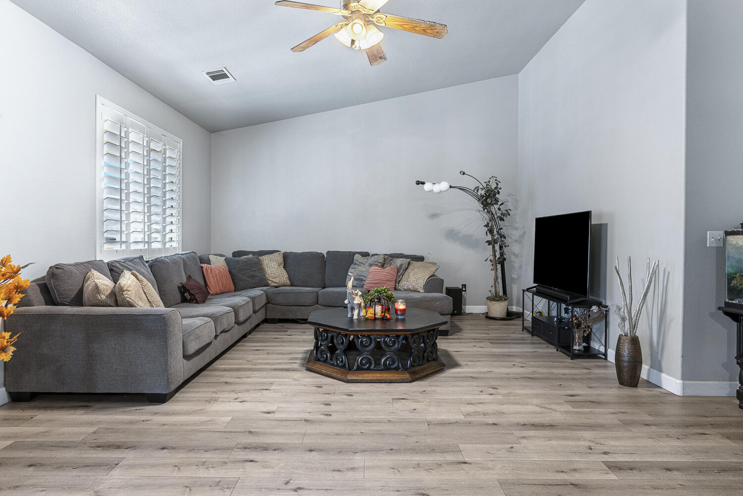 2649 Hillcrest St, Selma, CA 93662