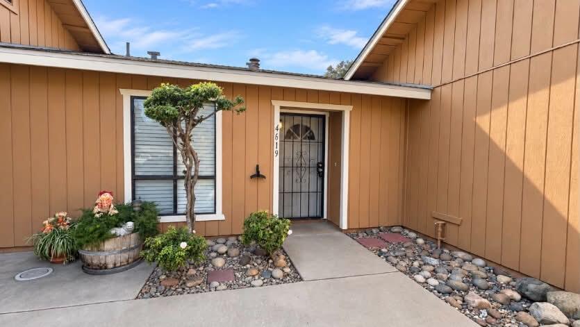 4619 W School Ave, Visalia, CA 93291