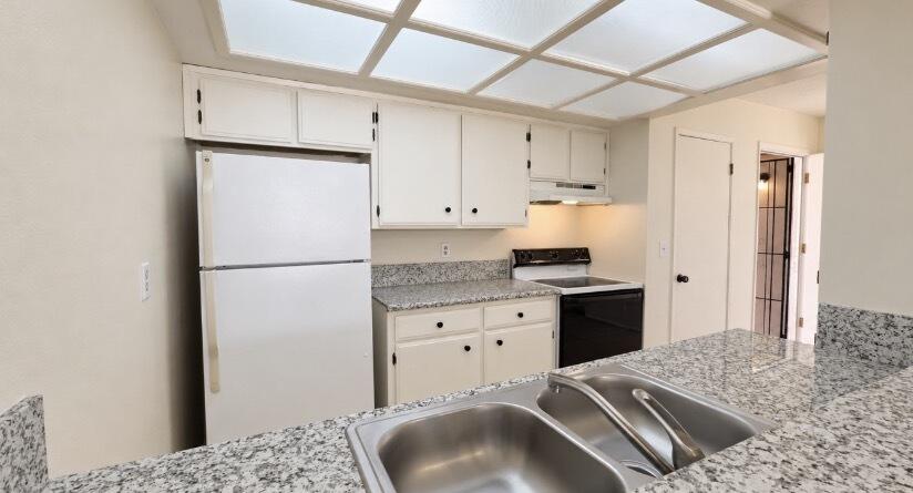 4619 W School Ave, Visalia, CA 93291