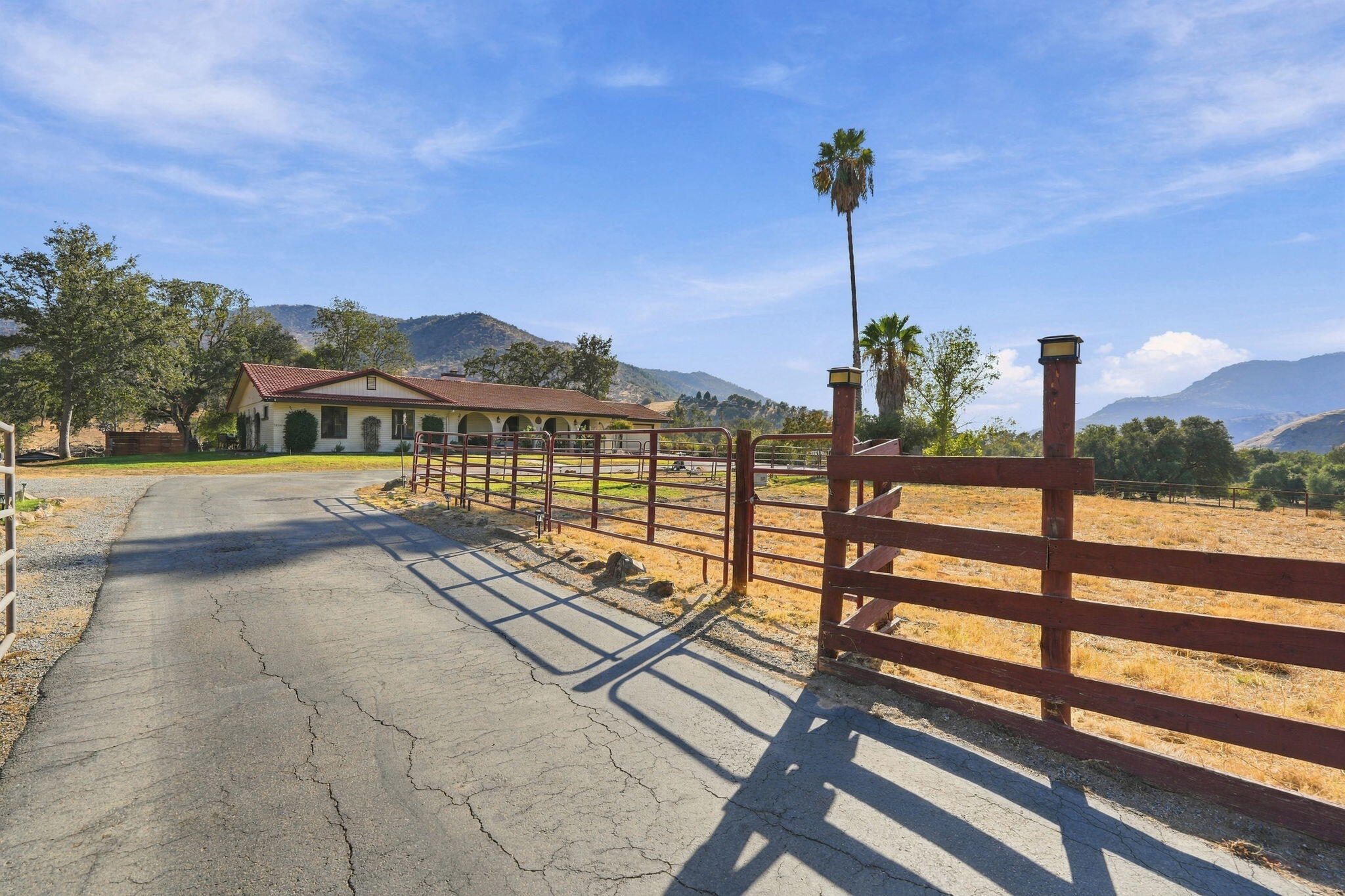 40718 Old Three Rivers Rd, Three Rivers, CA 93271