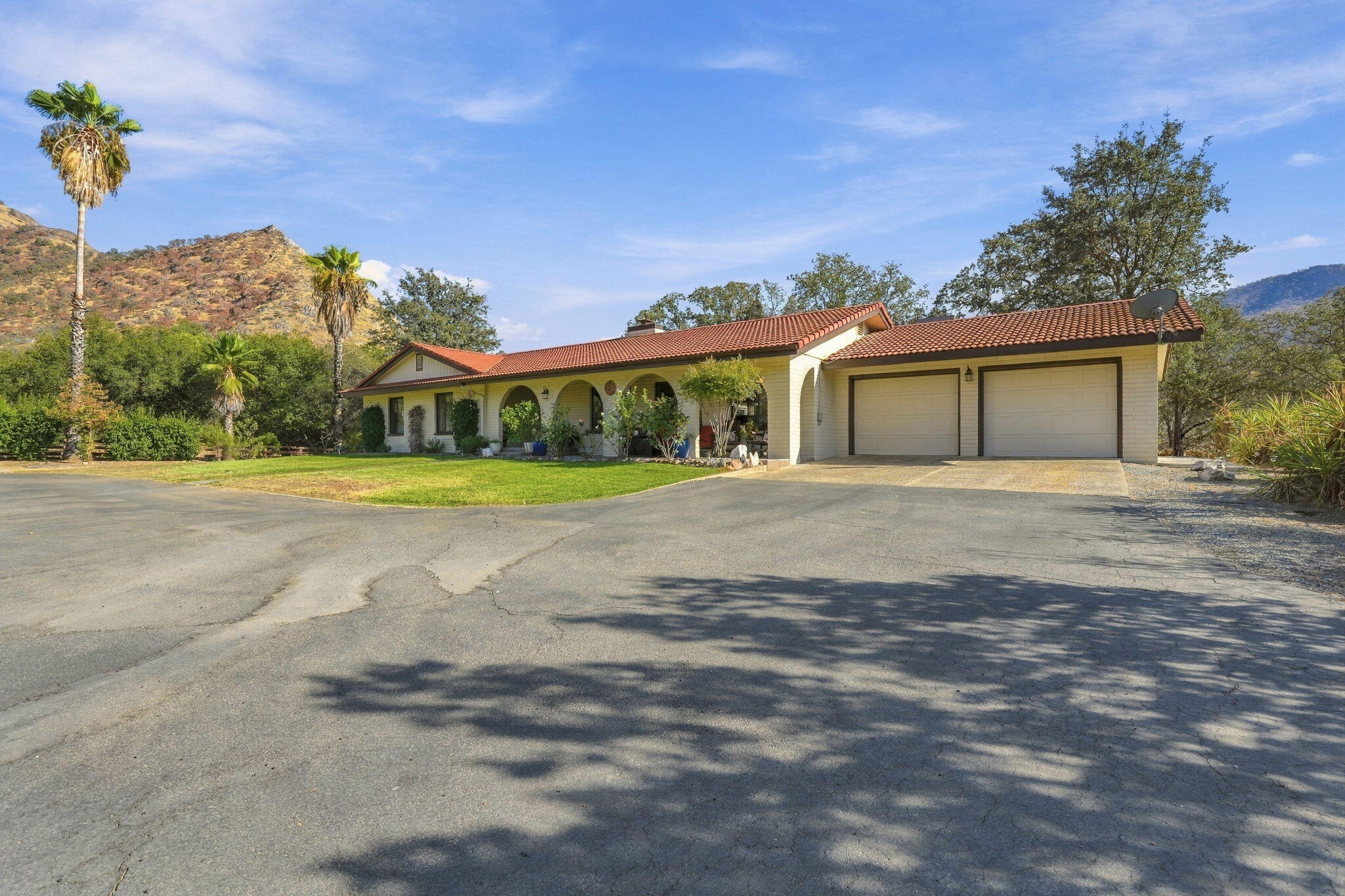 40718 Old Three Rivers Rd, Three Rivers, CA 93271