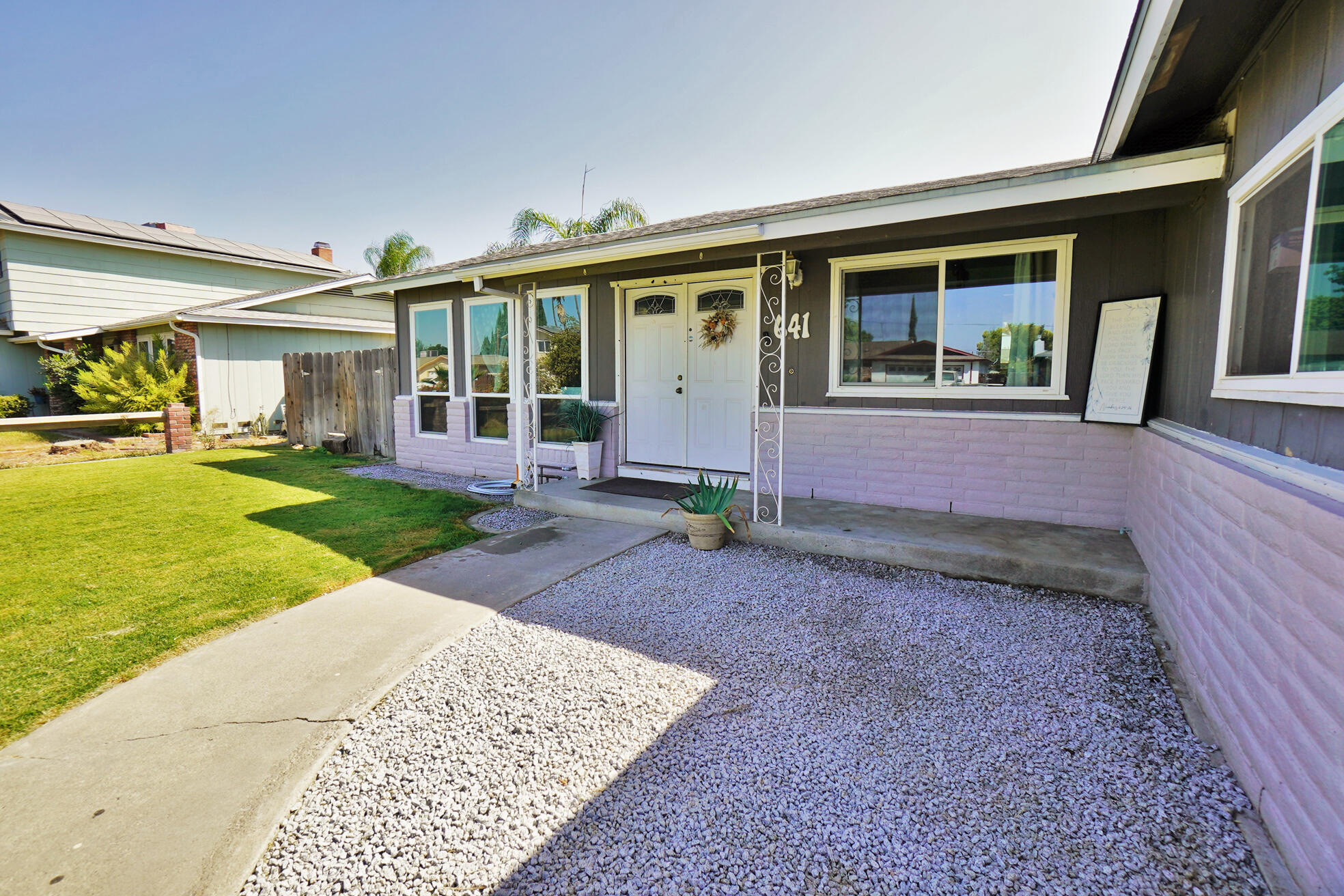 641 Meadow Ln, Lemoore, CA 93245